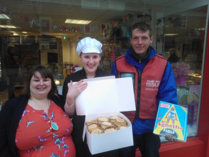 Layla Barclay, Abi Maclachlan from Sugar and Spice, and Big Issue vendor Eddie Lyons.