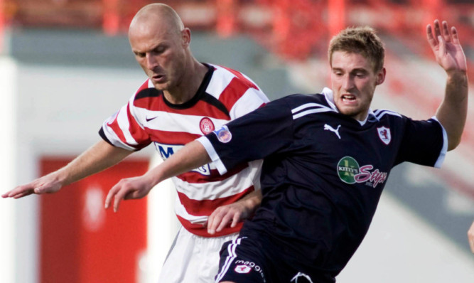 Iain Williamson in action for Raith Rovers.