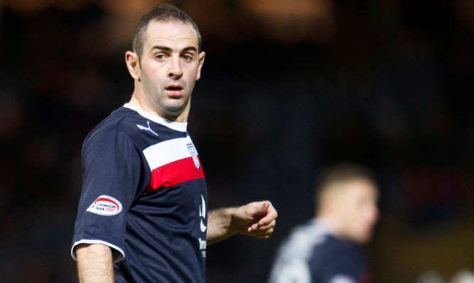 08/02/13 CLYDESDALE BANK PREMIER LEAGUE
DUNDEE v ROSS COUNTY (0-2)
DENS PARK - DUNDEE
Gary Harkins in action for Dundee