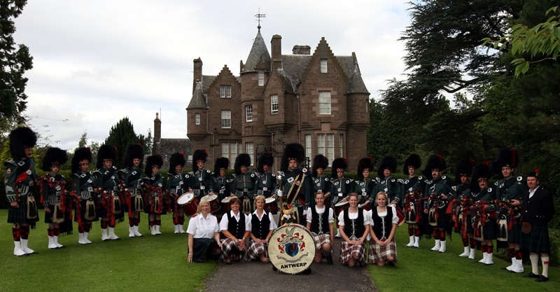 Steve MacDougall, Courier, Balhousie Castle, Perth.  Red Hackle Pipe Band at the castle. Pictured, the band with the castle in the background.