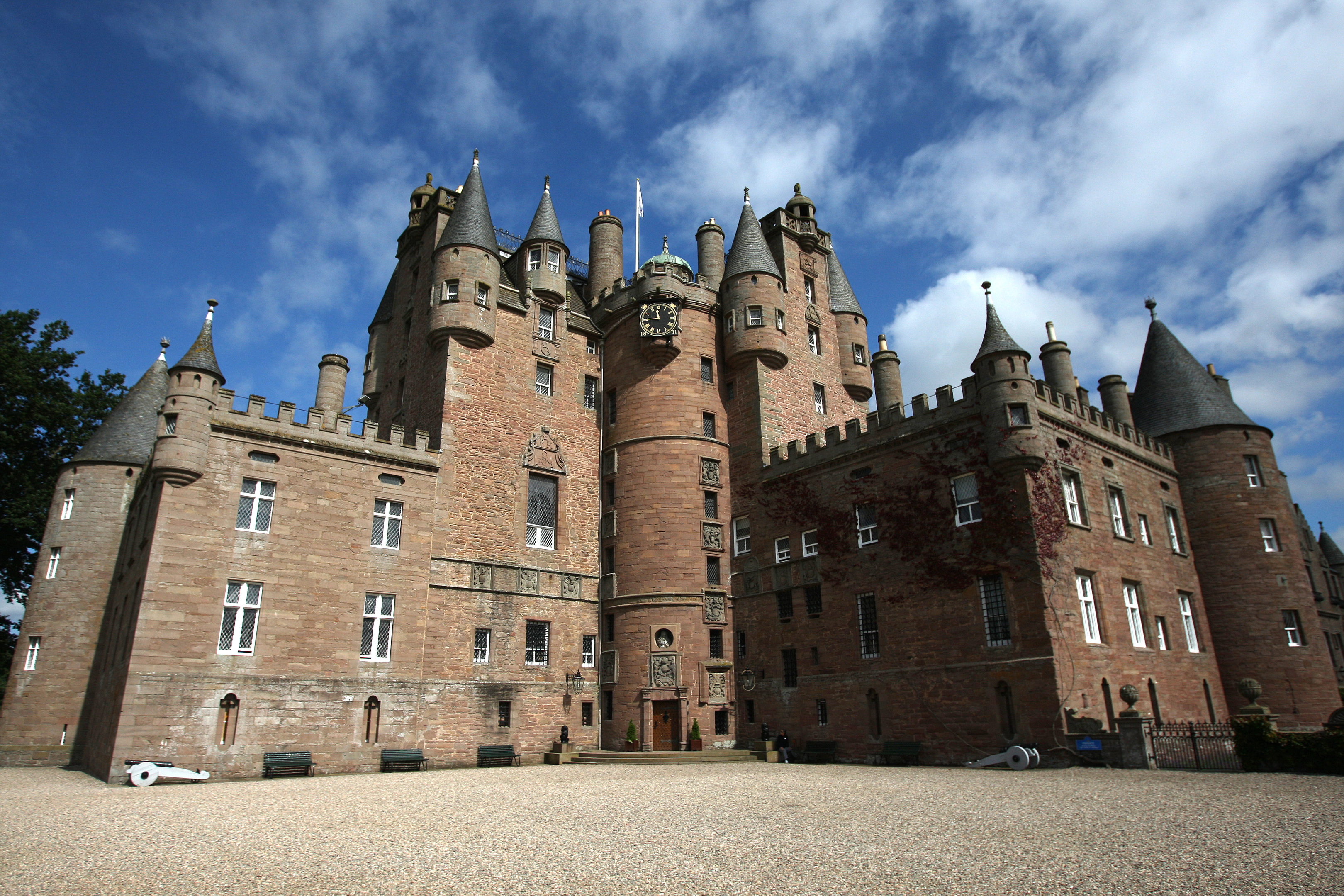 The tragedy happened near Glamis Castle.