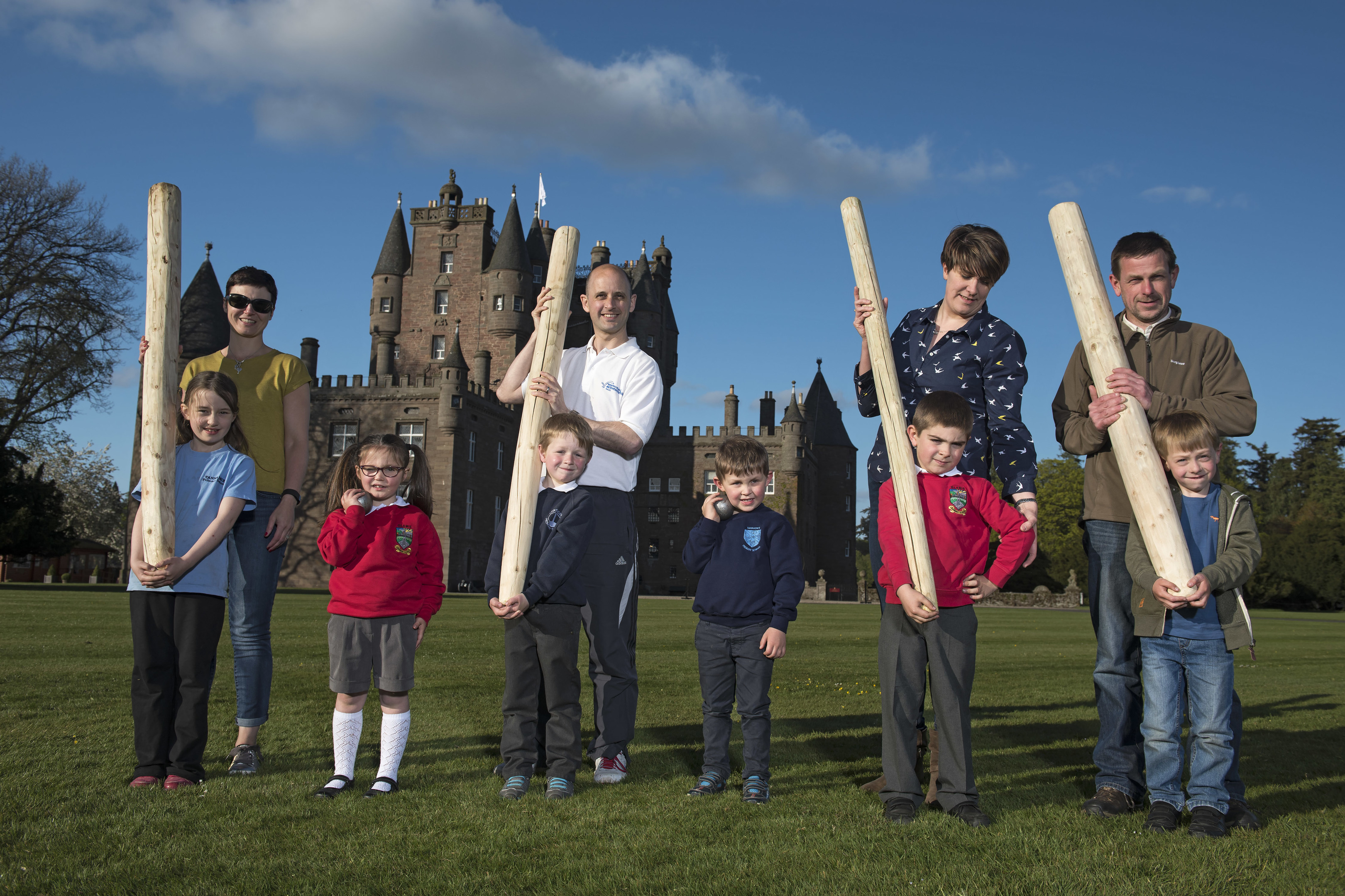 Youngsters tackle the mini caber in a Glamis Castle warm-up