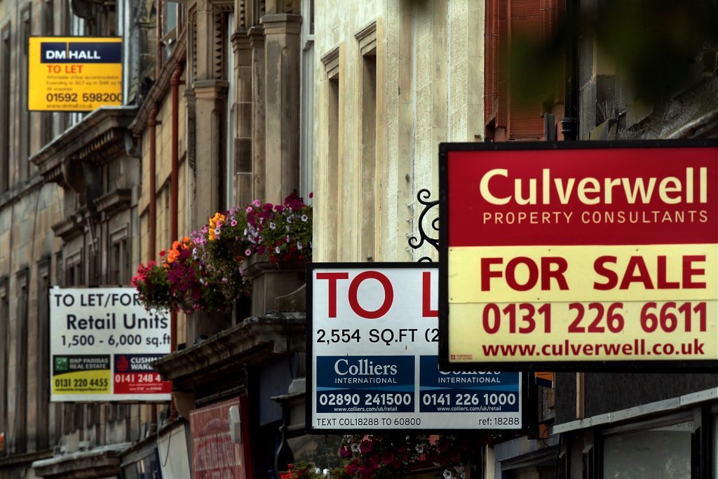 To Let and For Sale signs in Kirkcaldy High Street in 2013