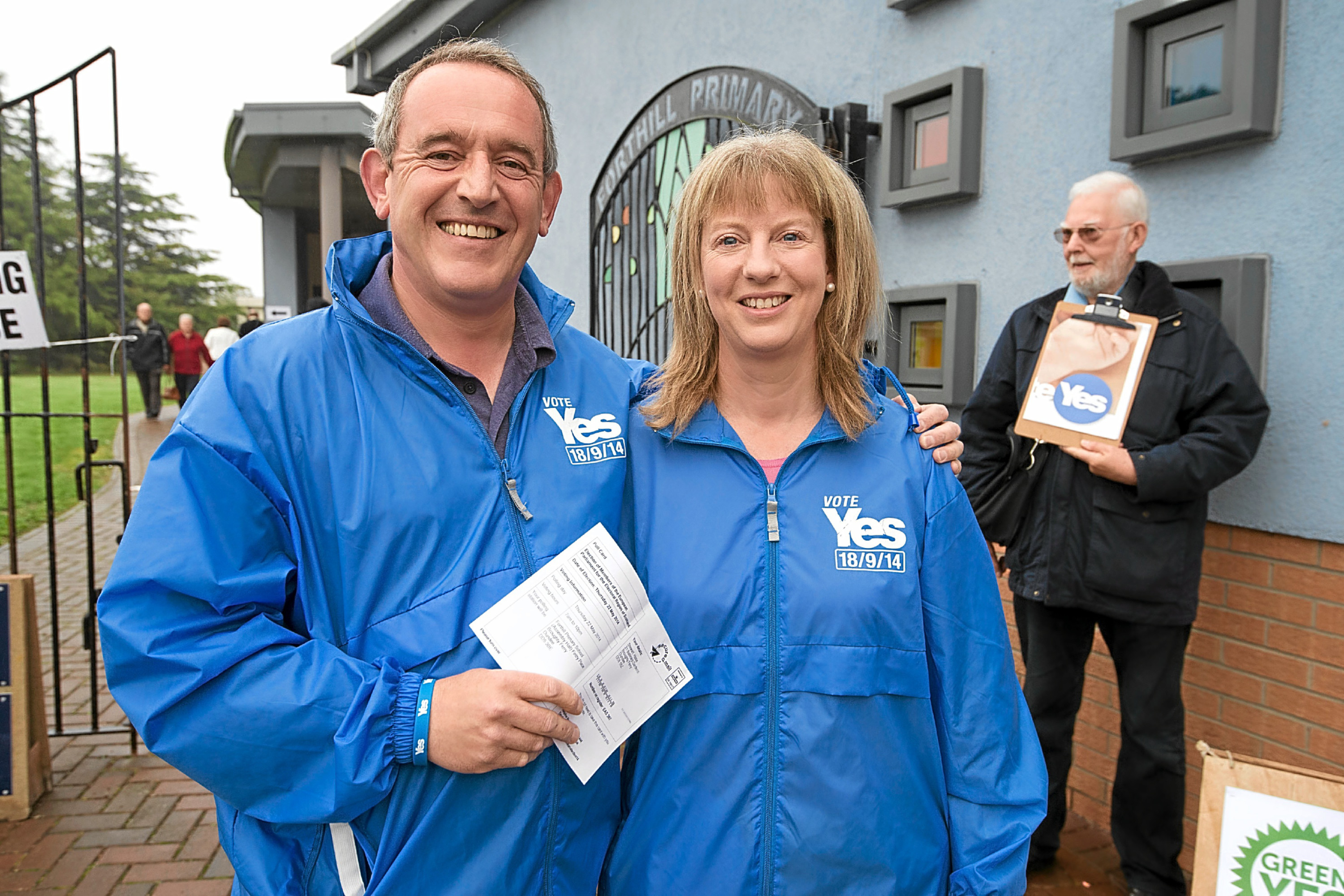 Stewart Hosie and Shona Robison in Broughty Ferry during the Scottish independence vote.