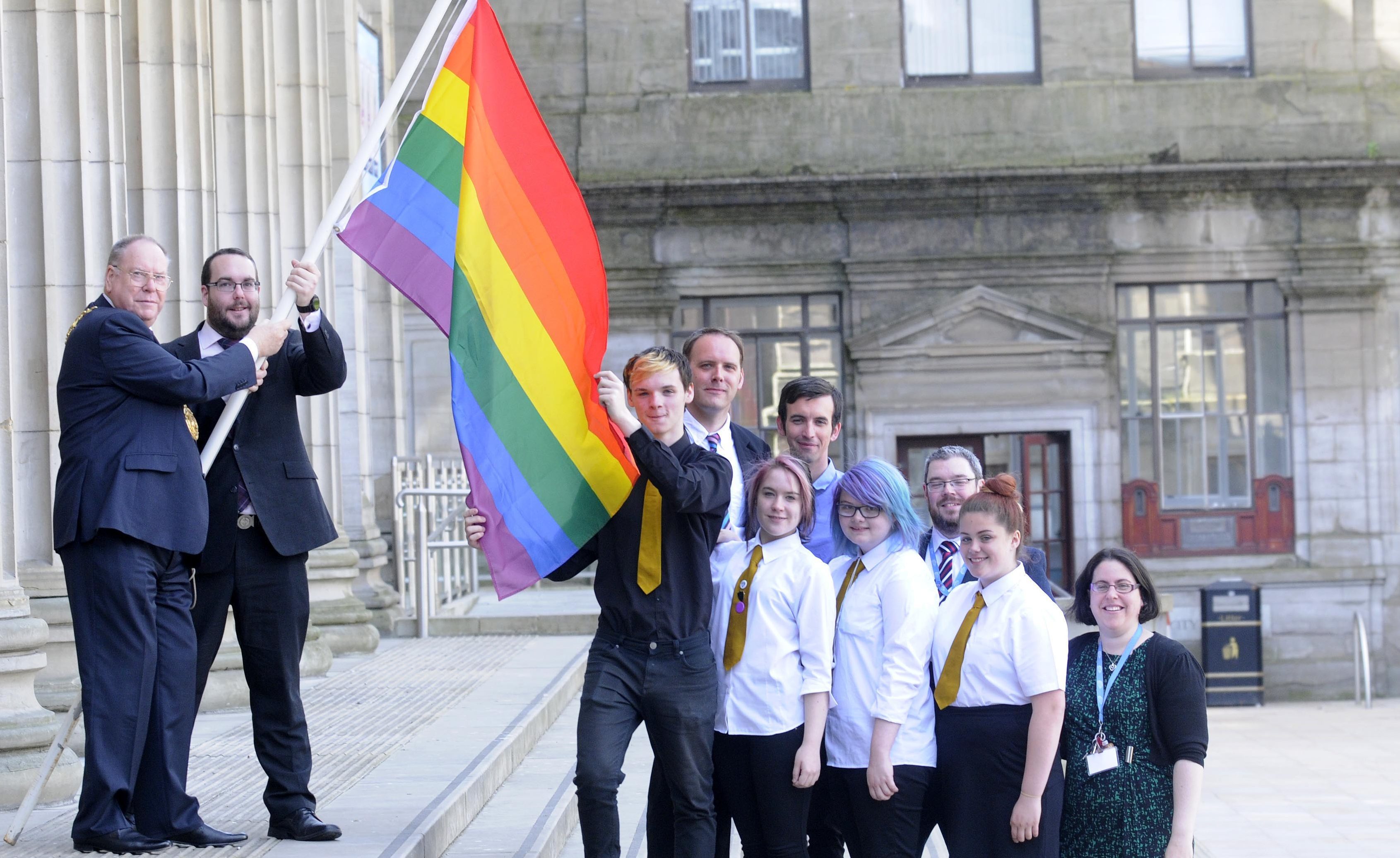 Councillor Murray with former Lord Provost Bob Duncan and pupils from Craigie High School.