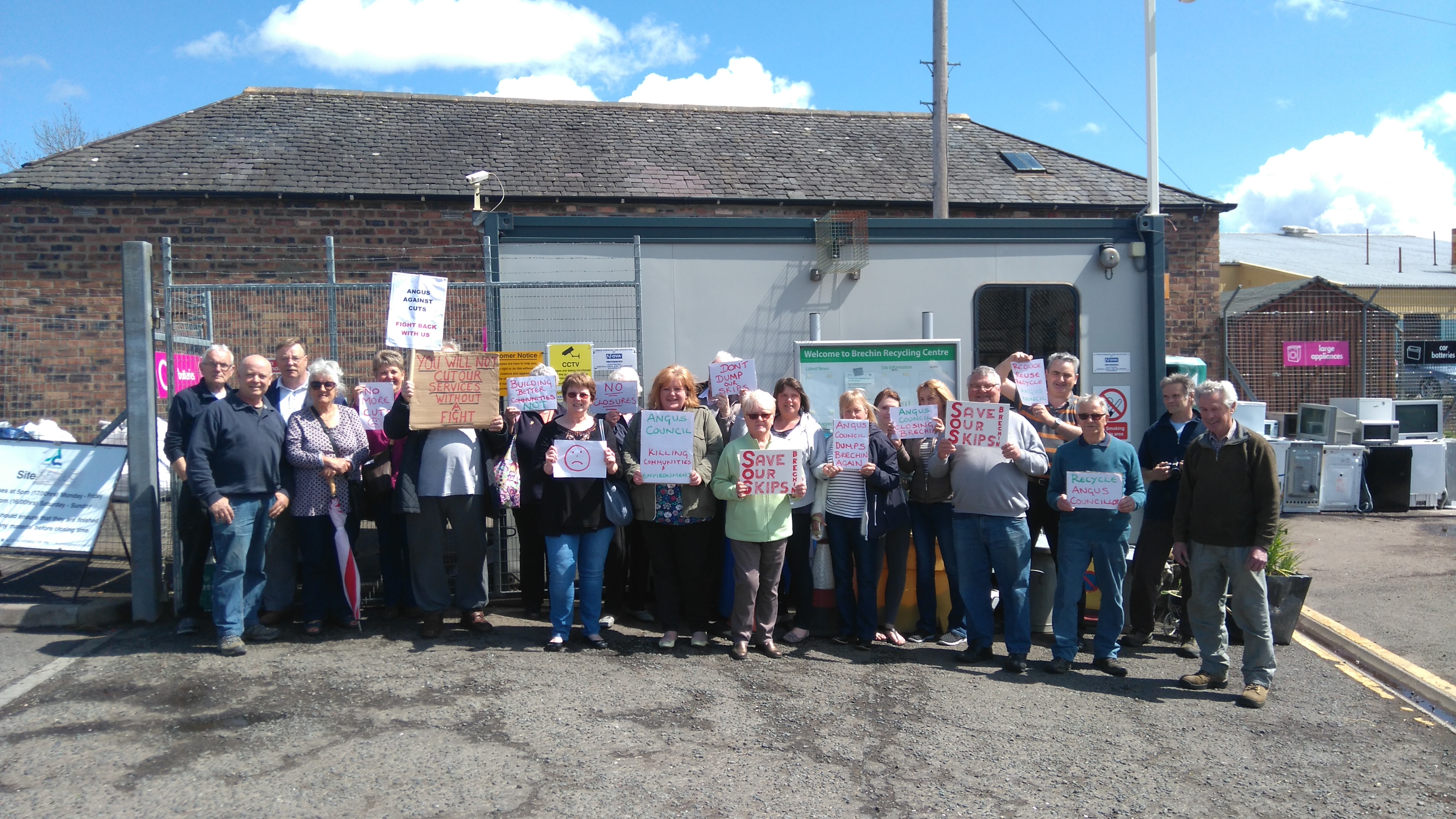 Protesters at Brechin Recycling Centre, Commerce Street.