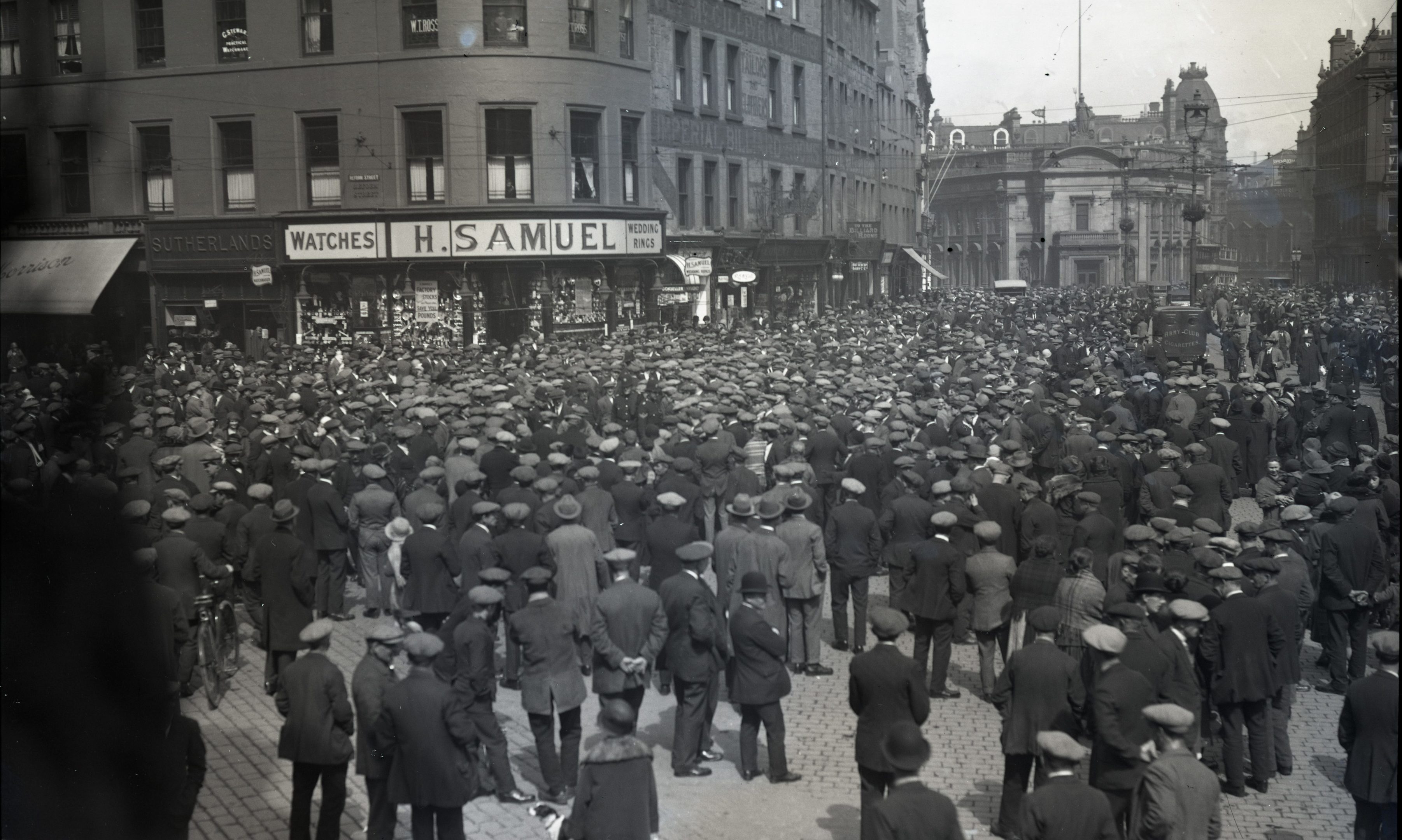 Workers mass in Dundee city centre during the General Strike of 1926