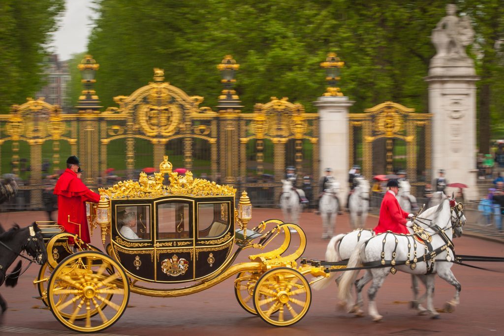 RETRANSMITTED CORRECTING NAME OF COACH The Diamond Jubilee state coach transporting Queen Elizabeth II passes Canada Gate as she leaves Buckingham Palace, London, ahead of the State Opening of Parliament. PRESS ASSOCIATION Photo. Picture date: Wednesday May 18, 2016. See PA story POLITICS Speech. Photo credit should read: Dominic Lipinski/PA Wire