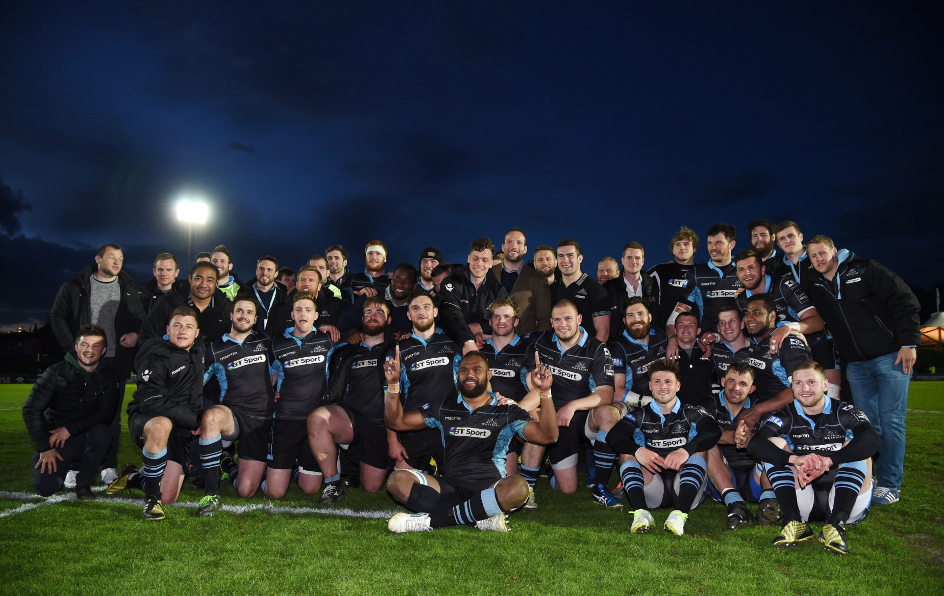 The Glasgow squad gather for a victory picture after Friday's record win. Pic: SNS/SRU