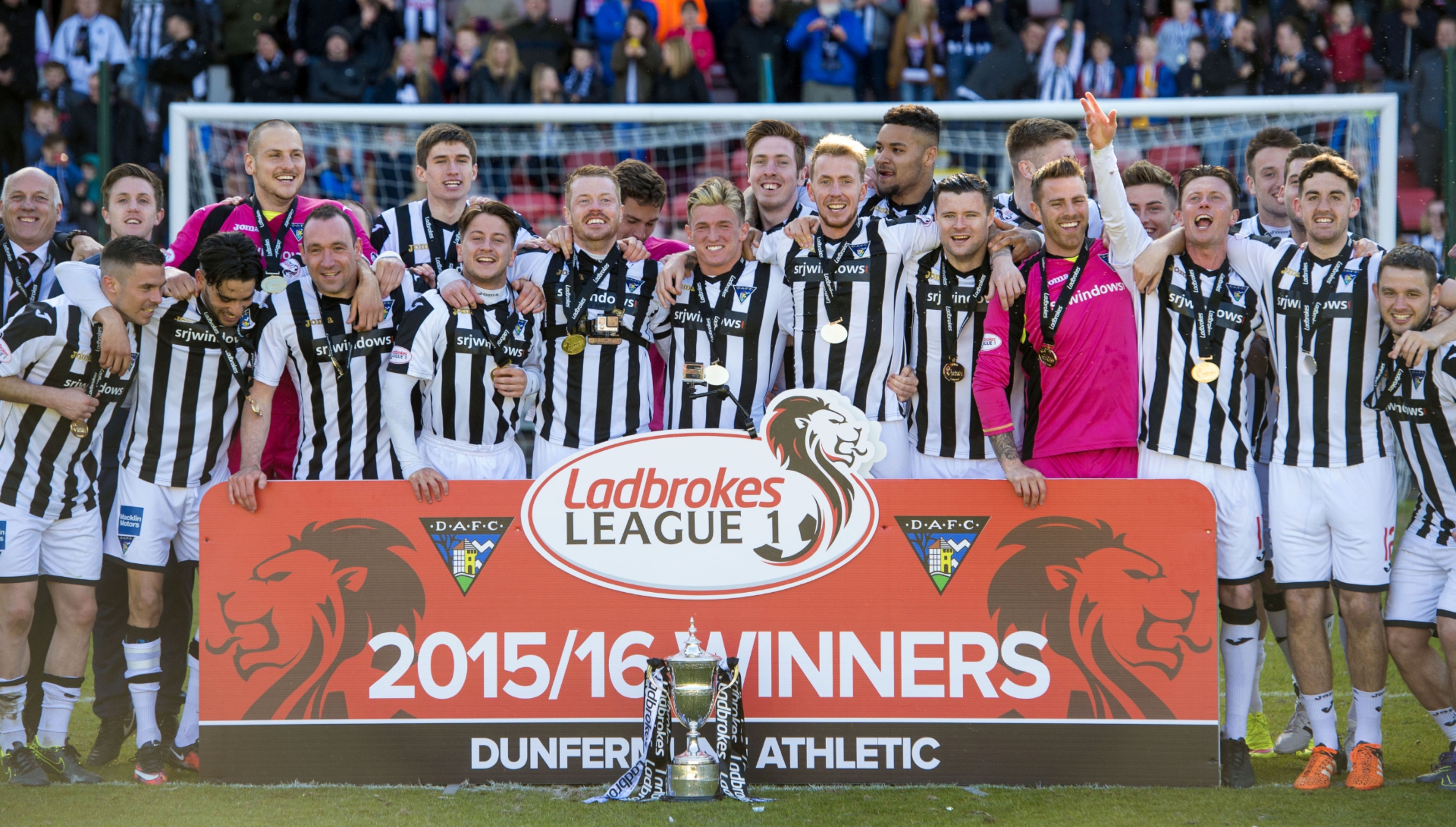 Dunfermline celebrate winning the Ladbrokes League One title