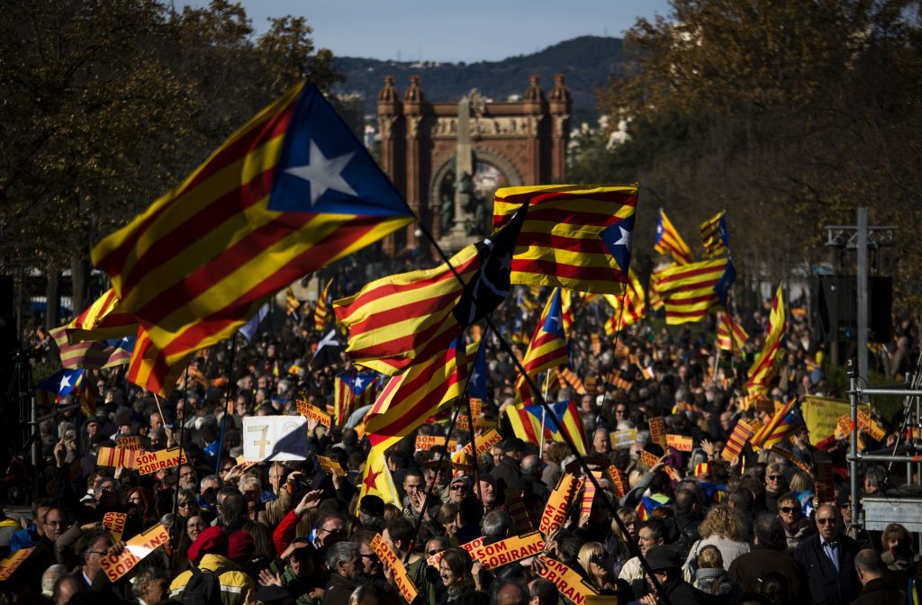 Pro Independence demonstrators wave "esteladas" or pro independence flags, during a demonstrations to show public support for the Parliament of Catalonia, in Barcelona, Spain, Sunday, Nov. 22, 2015. Prime Minister Mariano Rajoy made his first visit to the regional capital of Catalonia on Saturday following his administration's legal push to halt an effort secessionist regional parties to declare independence from Spain by 2017. (AP Photo/Emilio Morenatti)