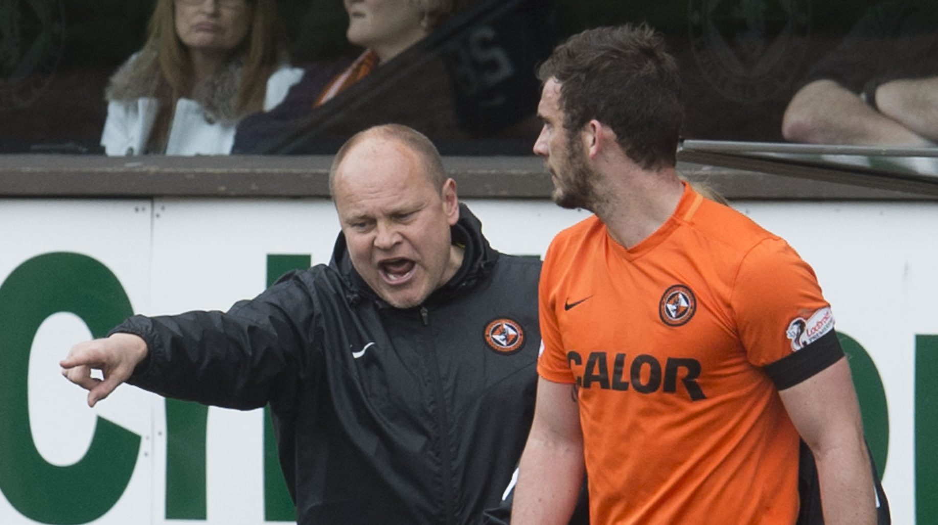 Mixu Paatelainen has words with Gavin Gunning after the incident that led to his departure from Tannadice.