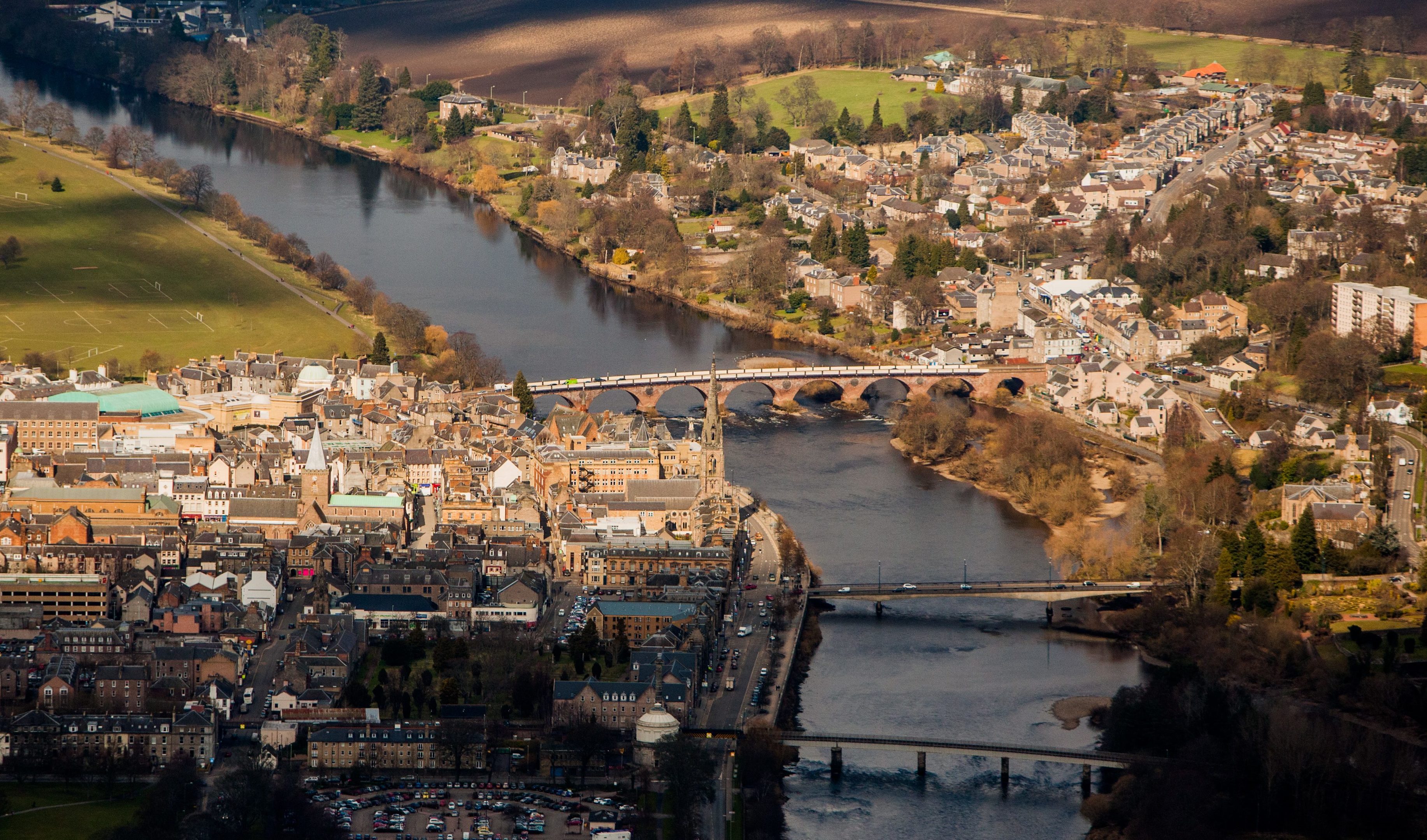 The £8 million plan will use water heat pumps to supply power from the Tay.