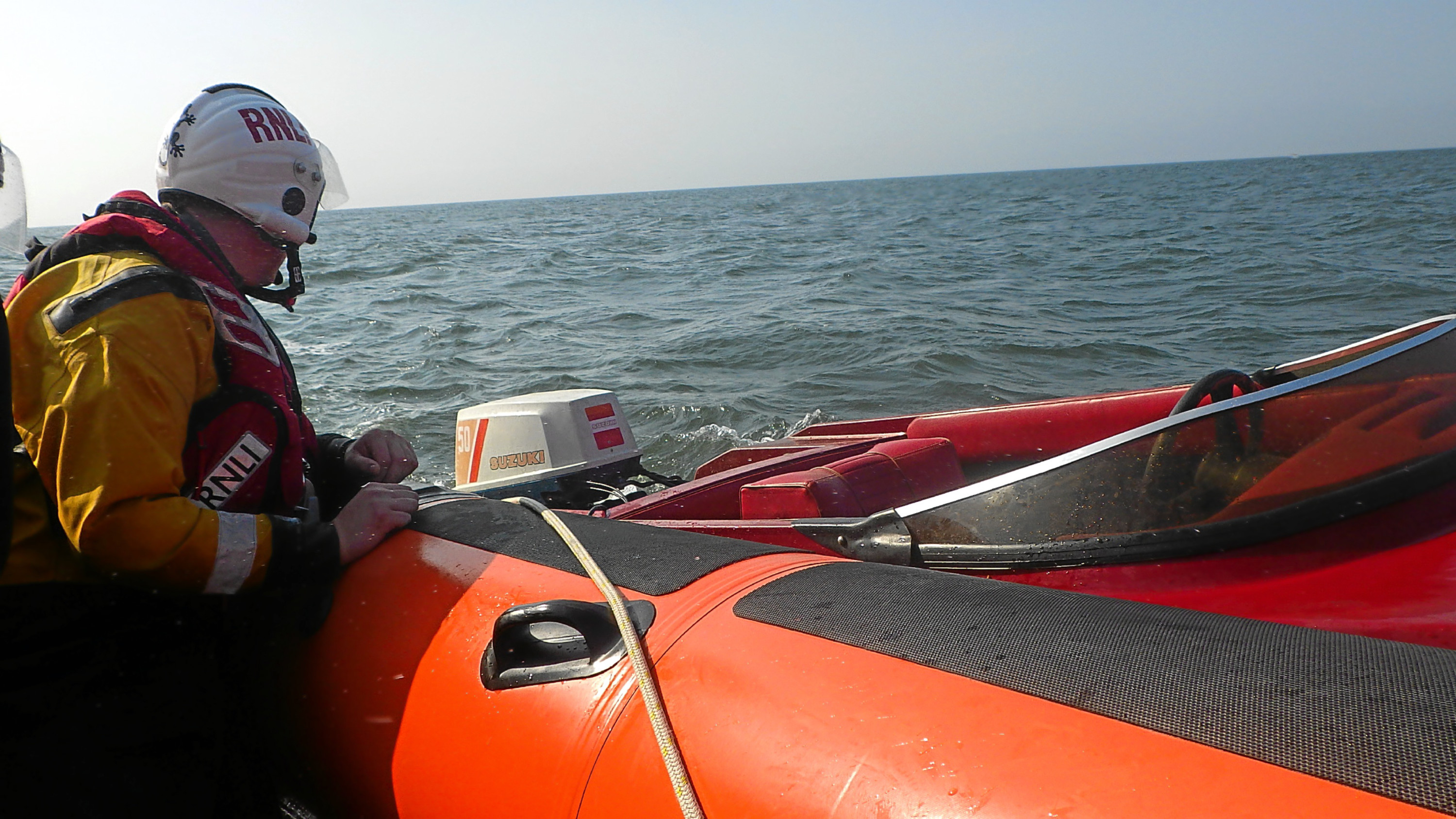 Broken down speedboat under tow by Kinghorn RNLI