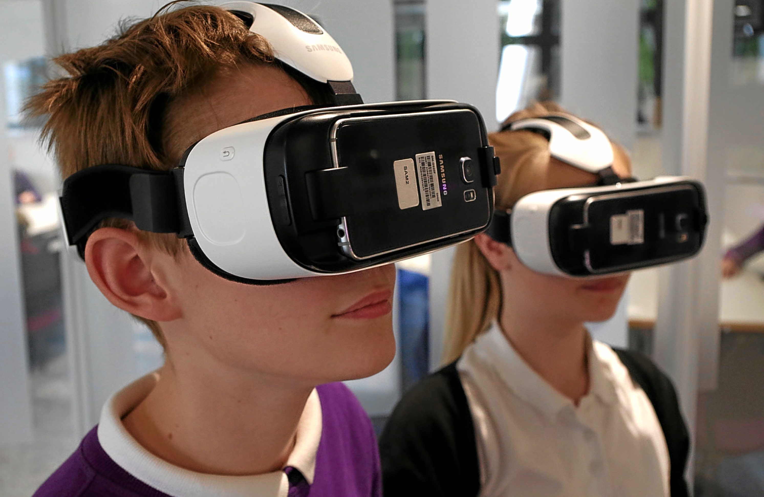 Dundee school pupils visit D&A College to learn about computer science.