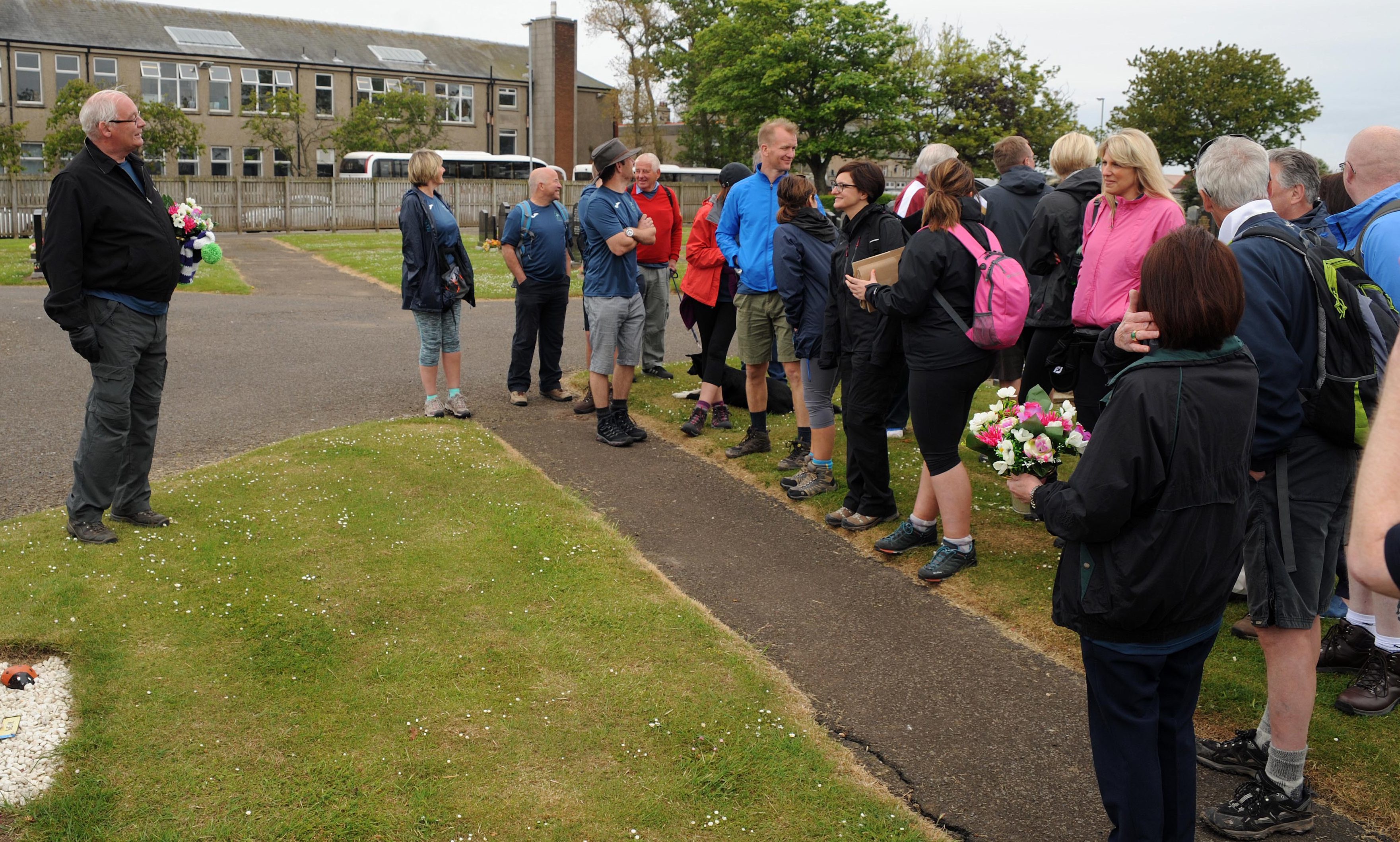 Jim Leishman addresses the walkers before the effort begins.