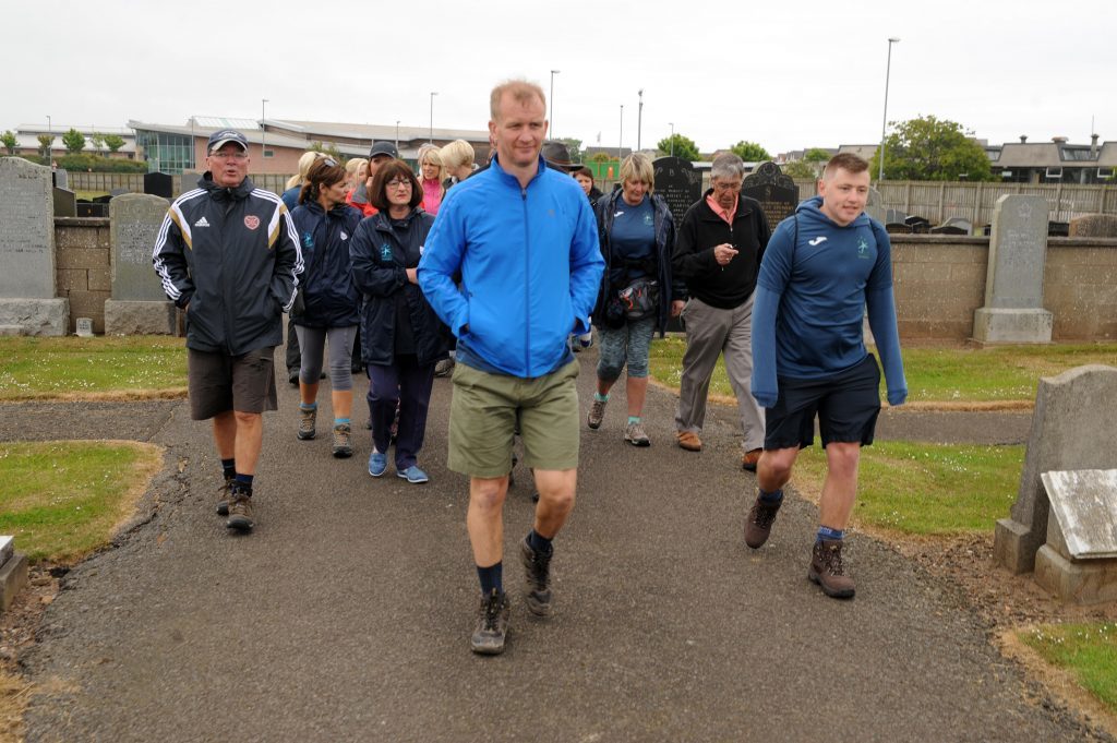 The walkers set off.