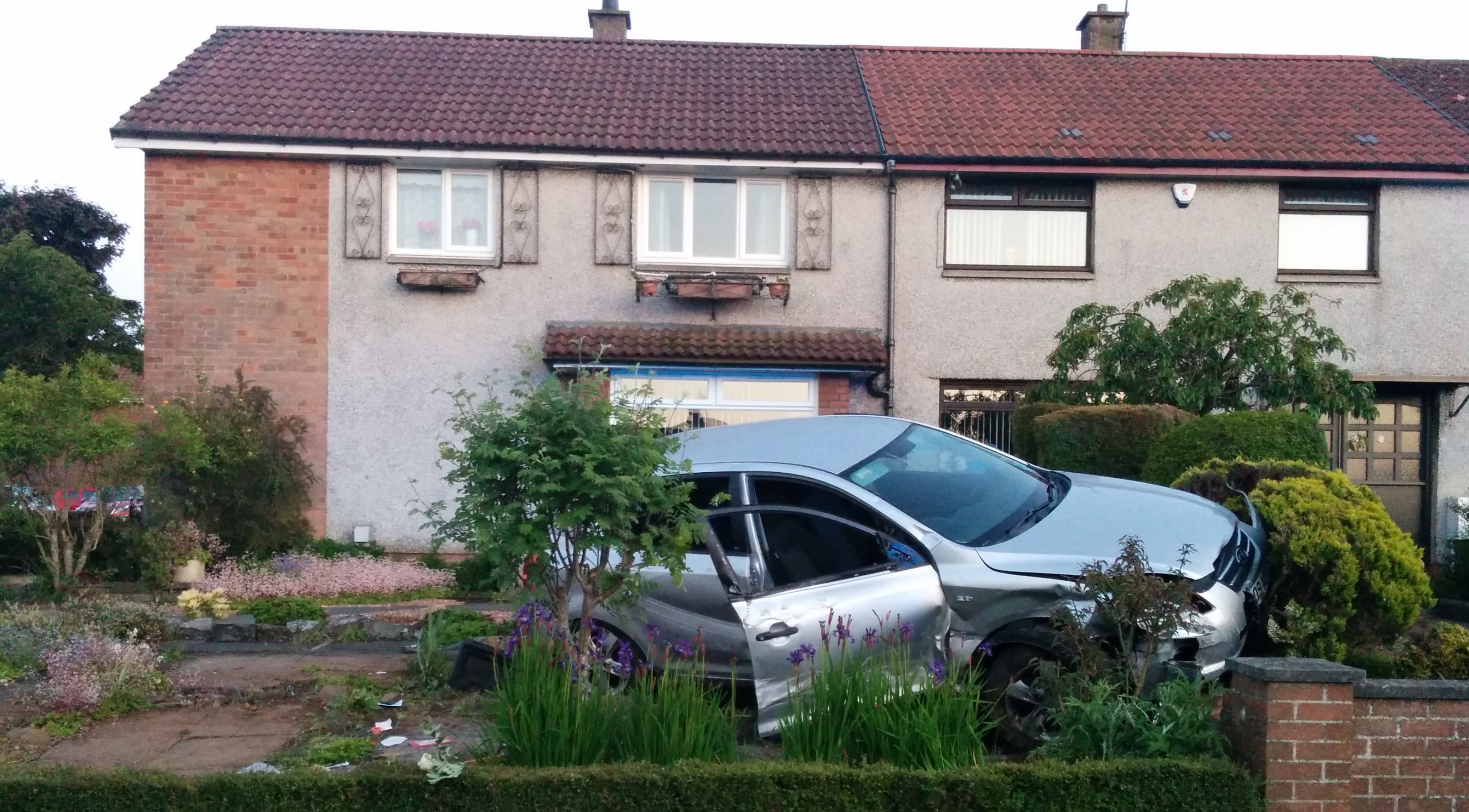 The car overturned and landed in a garden in South Parks Road