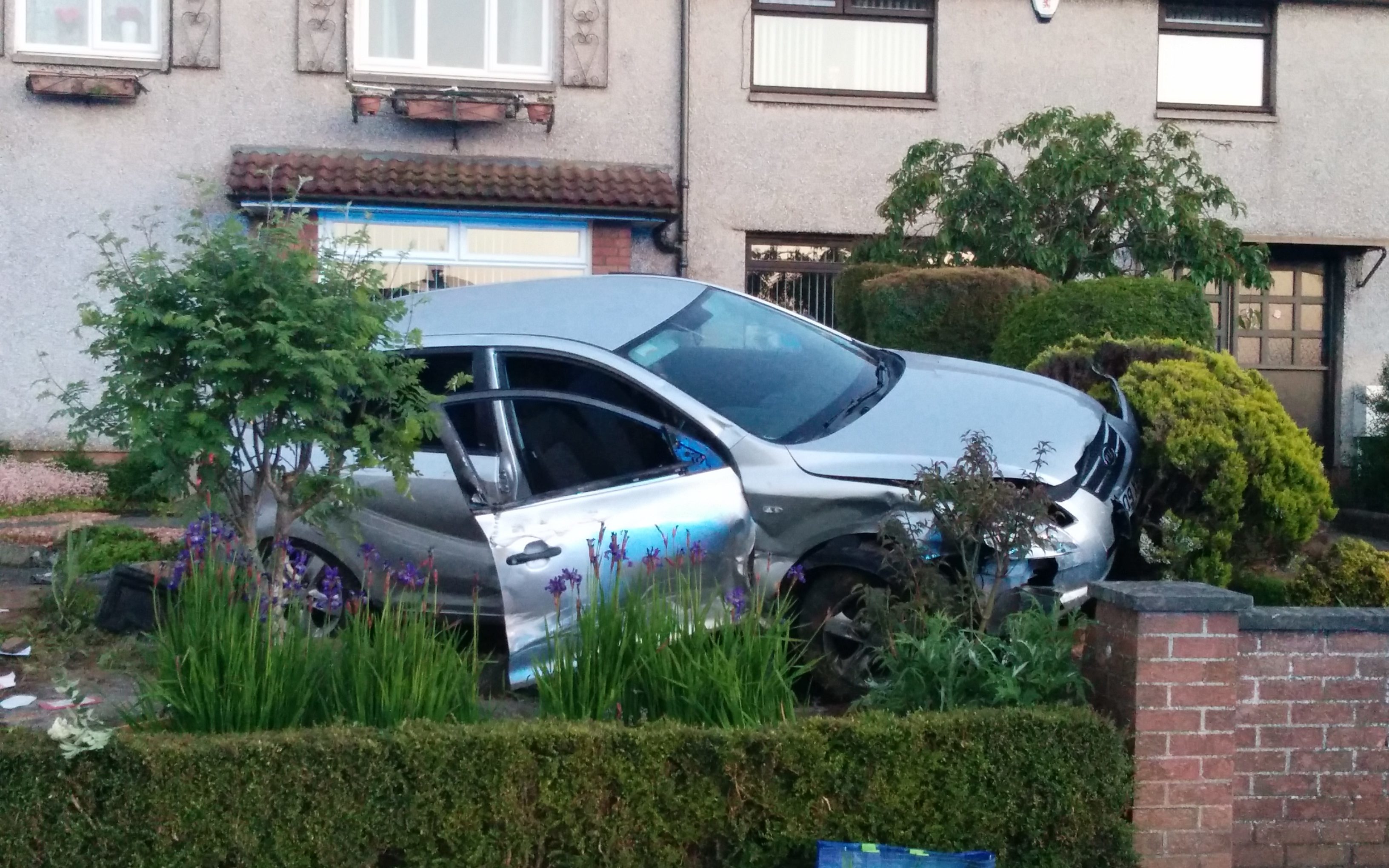 The car overturned and landed in a garden in South Parks Road