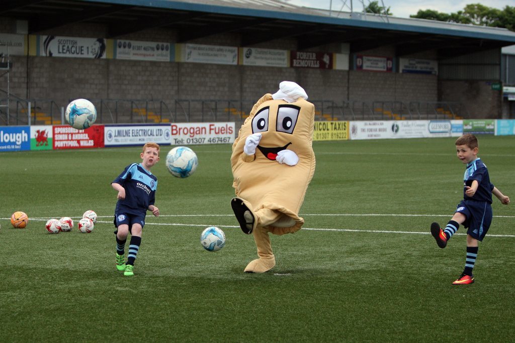 KMil_ForfarFC_KitLaunch_Mascot_StationPark_Forfar_240616