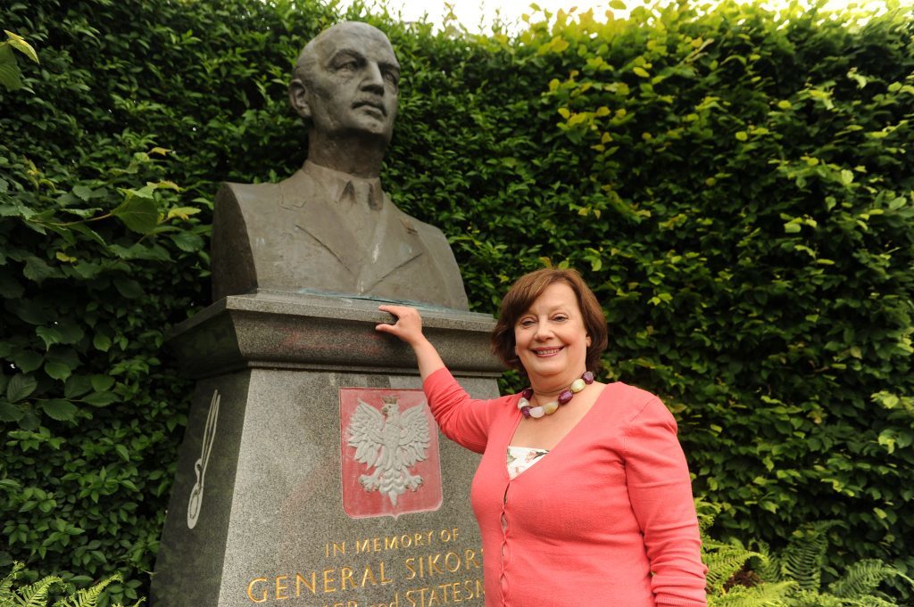 Polish woman Violeta Llendo next to the statue of WWII Polish General Sikorski at Kinburn Park, St Andrews