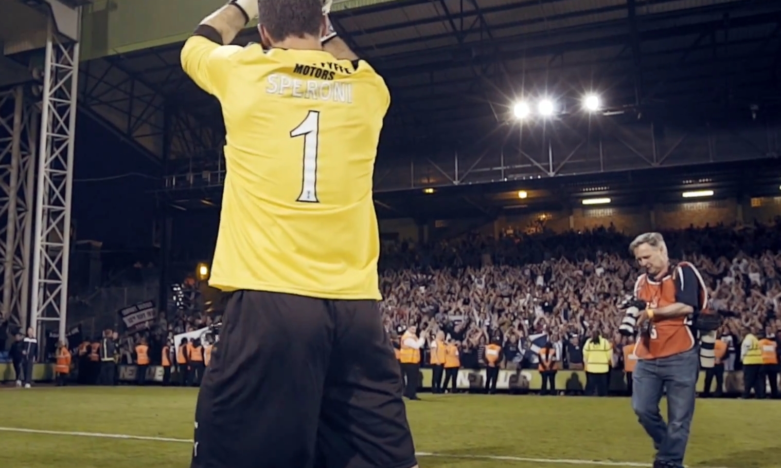 Julian Speroni hails the Dundee fans at his testimonial.