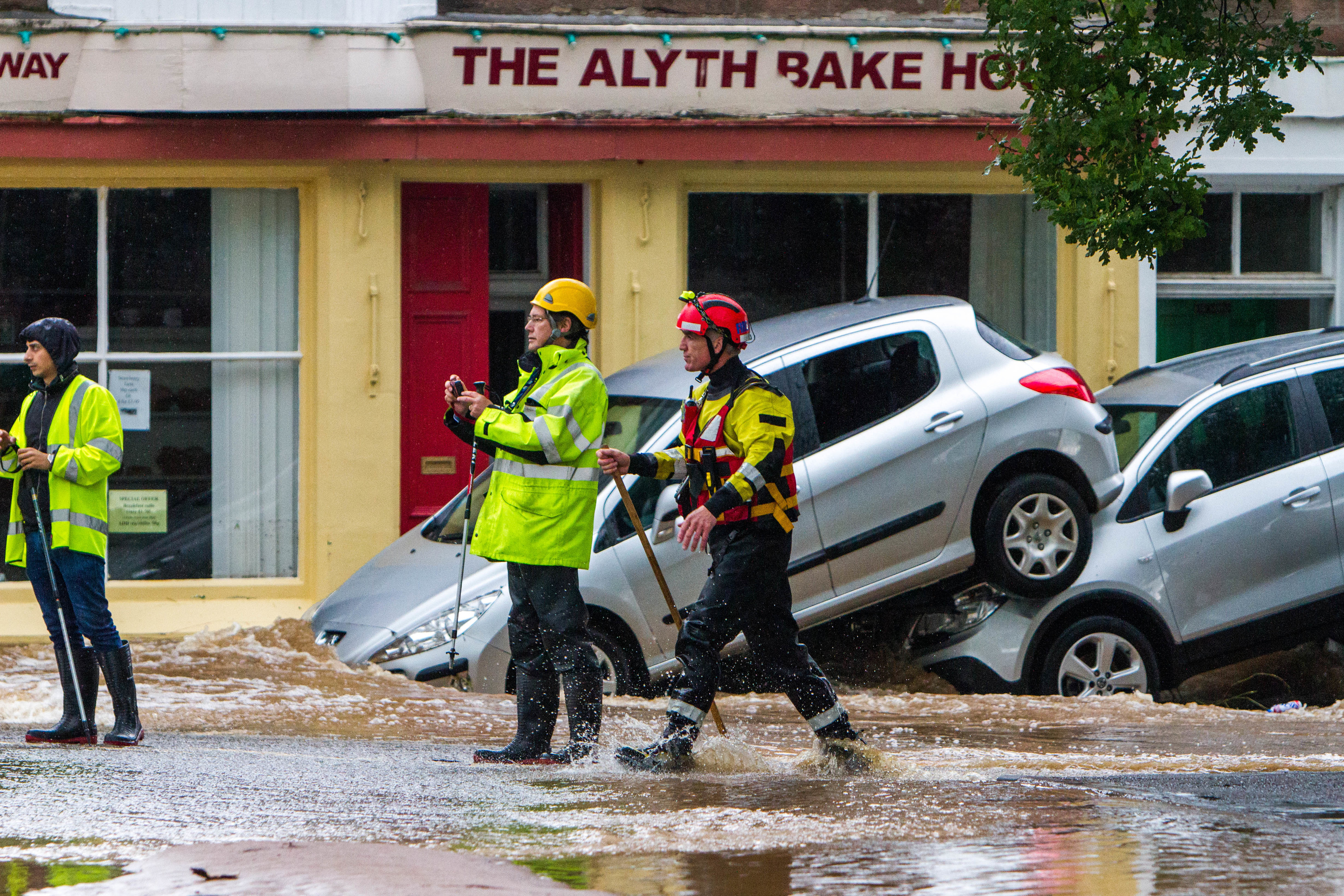 Water rescue in Alyth Square