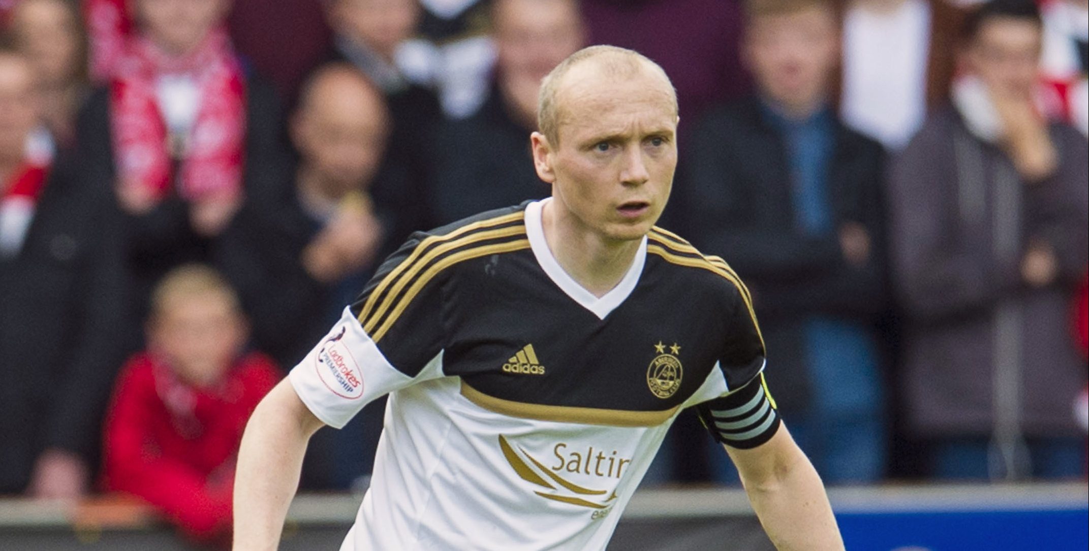 Willo Flood has signed from Aberdeen.