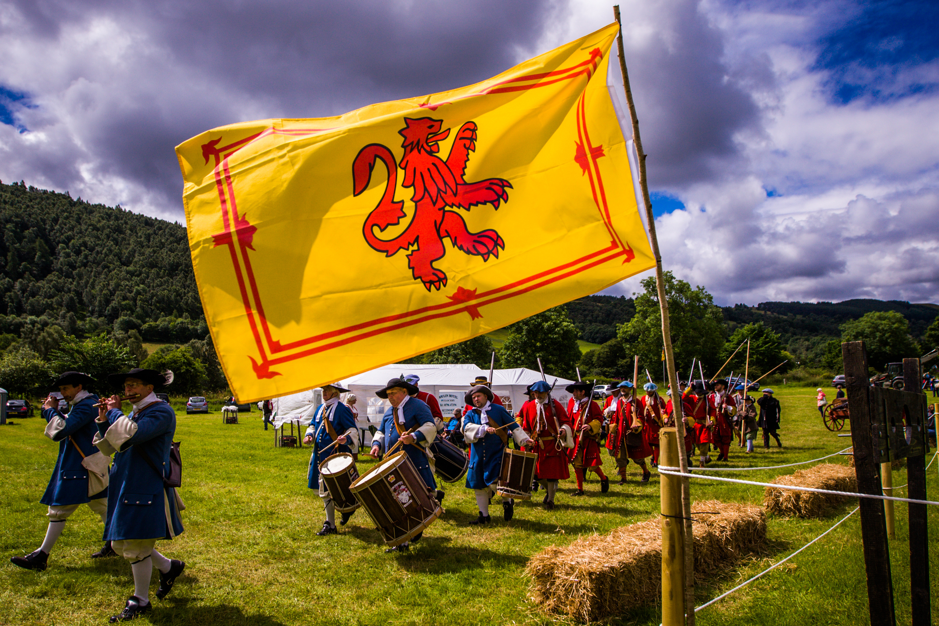The Battle of Killiecrankie reenactment. Picture shows scenes from the main arena during the 'Infantry - Government Troops' display. Killiecrankie Battlefield.