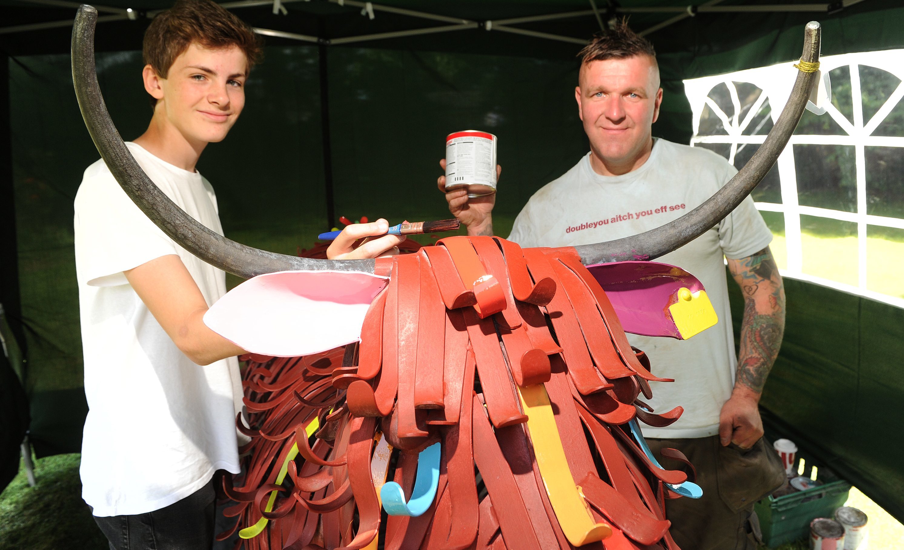 Kevin Paxton, right, and visitor John MacGregor at the festival last year with his sculpture Bill the Bull