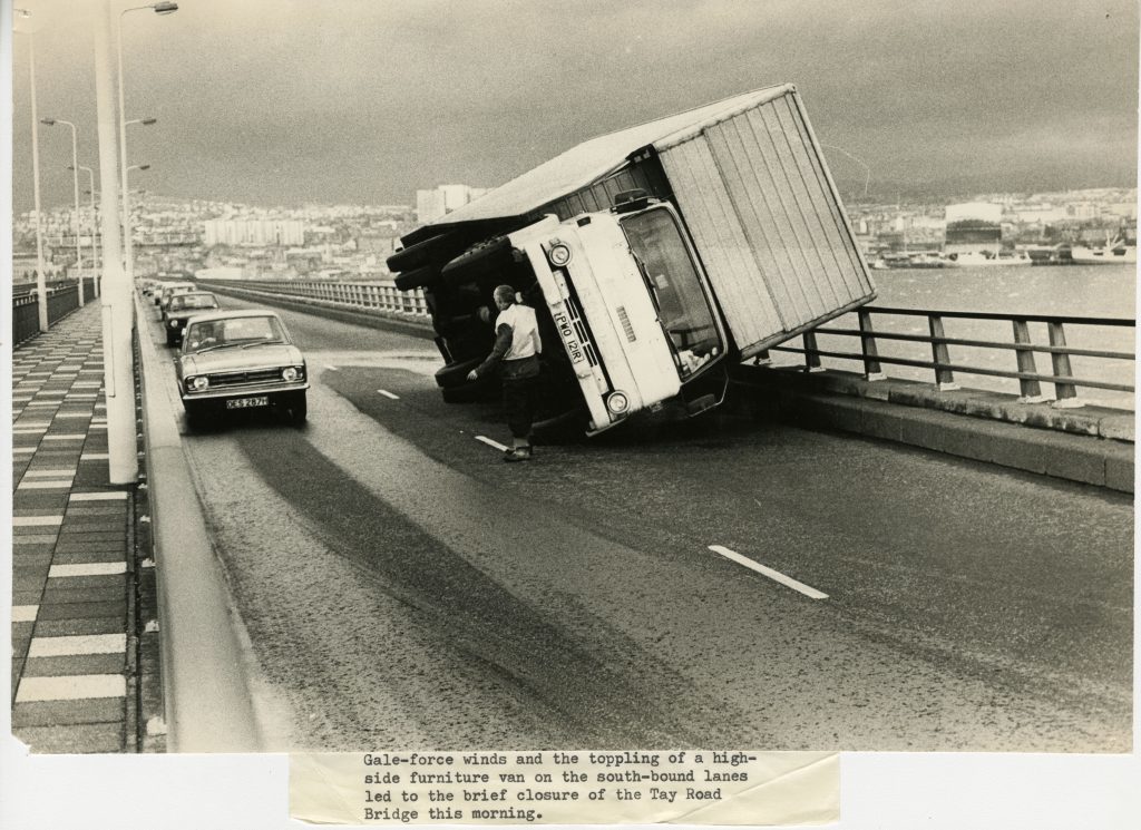 Lorry overturned on Tay Road Bridge in 1978 