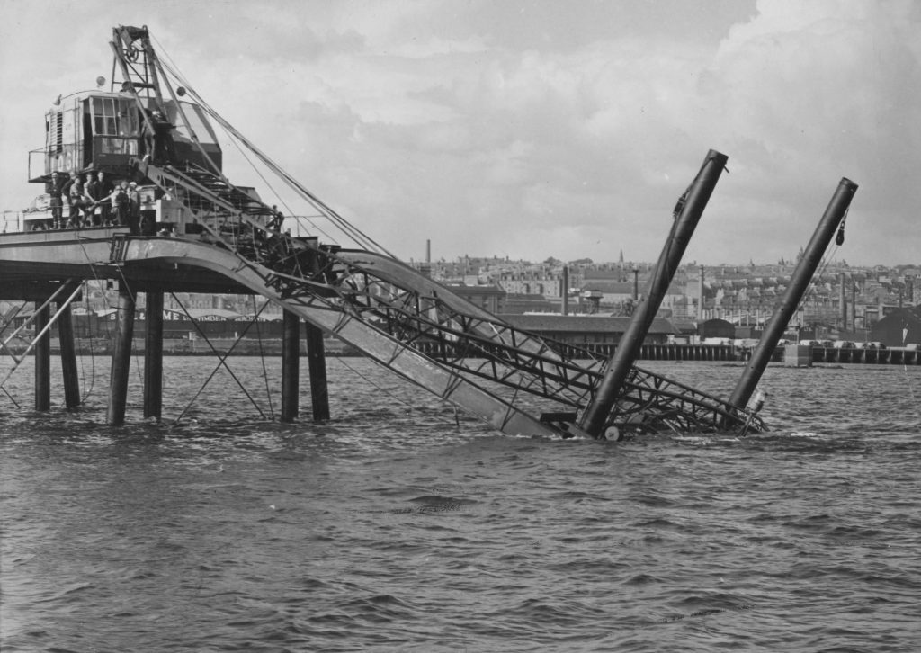 Crane collapse during Tay Road Bridge construction