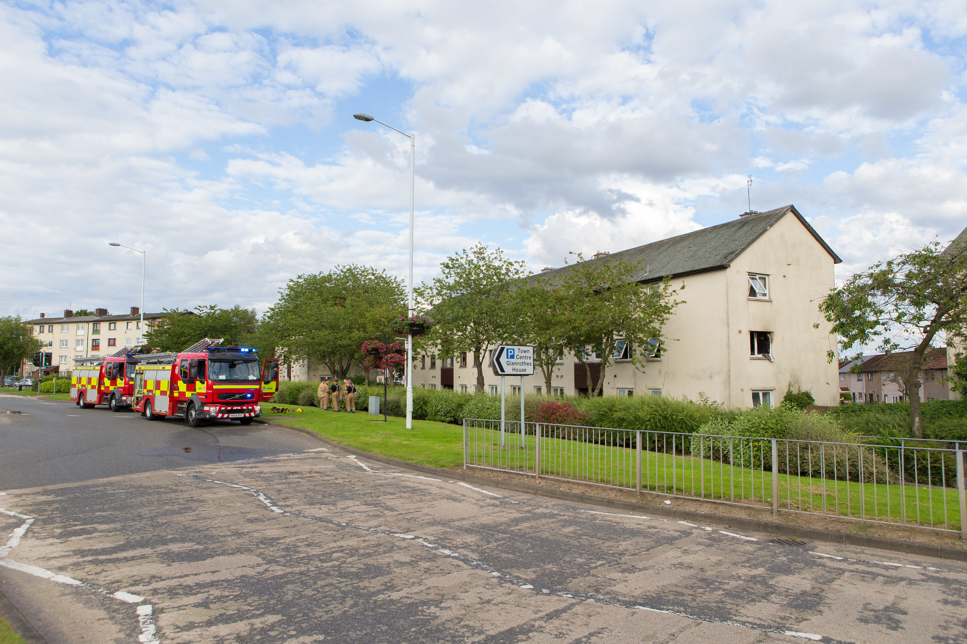 Fire appliances in attendance at Church Street in Glenrothes.