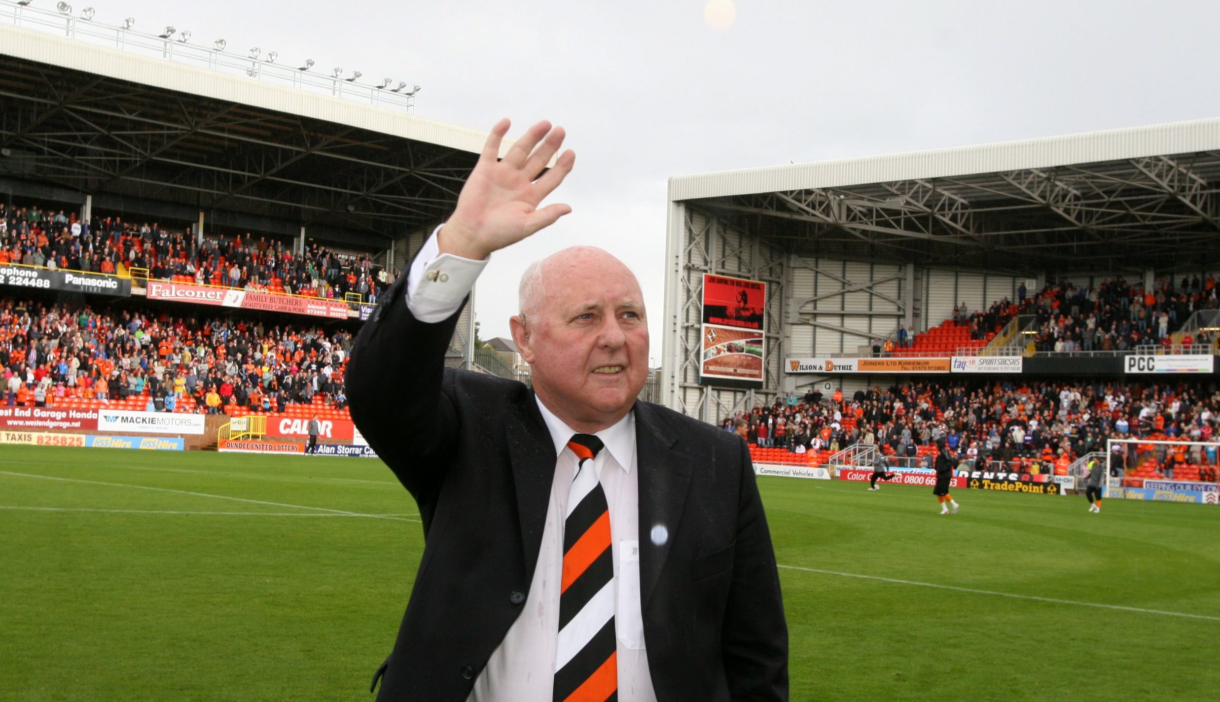 Former United manager Jim McLean, opening the Jim McLean Fair Play Stand, at Tannadice.