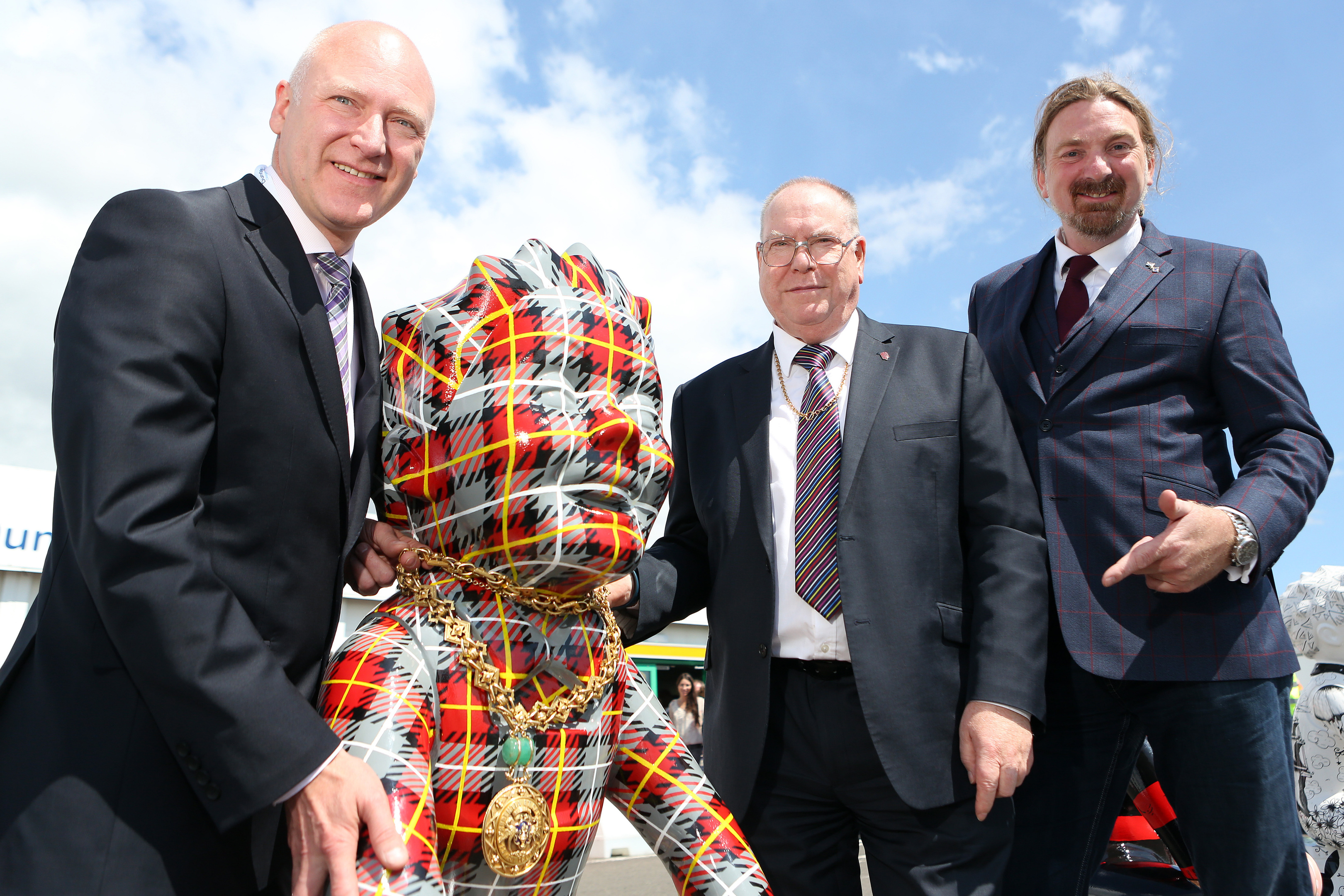 Chris Law (right) with Tartan Wullie earlier this year, alongside Joe Fitzpatrick MSP and Lord Provost Bob Duncan.
