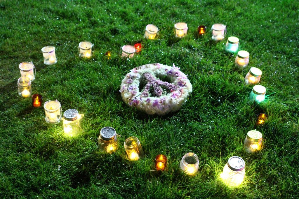 A wreath and candles promoting peace.