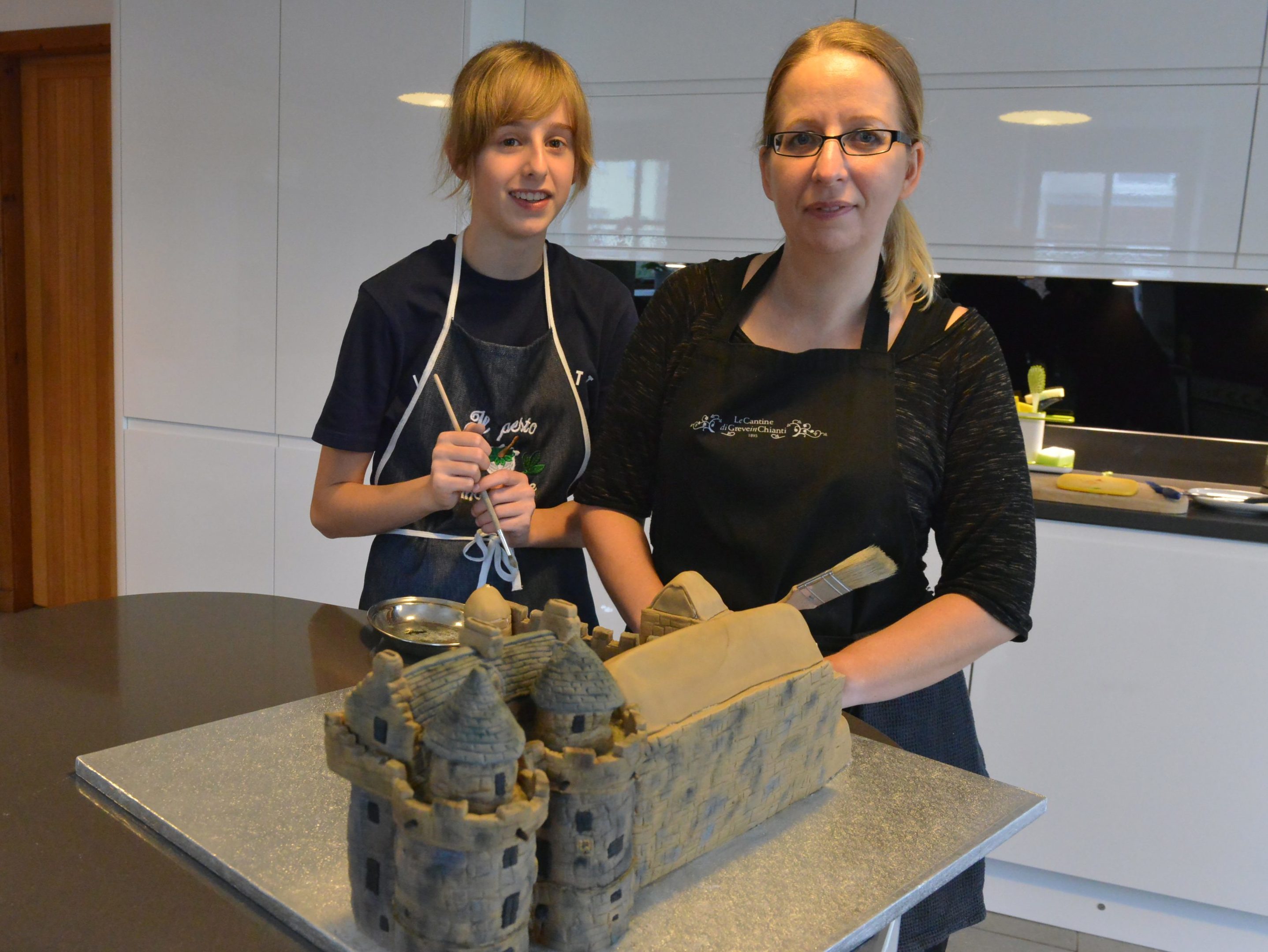 Cakemaker Pauleen re-created Falkland Palace in cake form for Sunday's cake fest event in Stirling