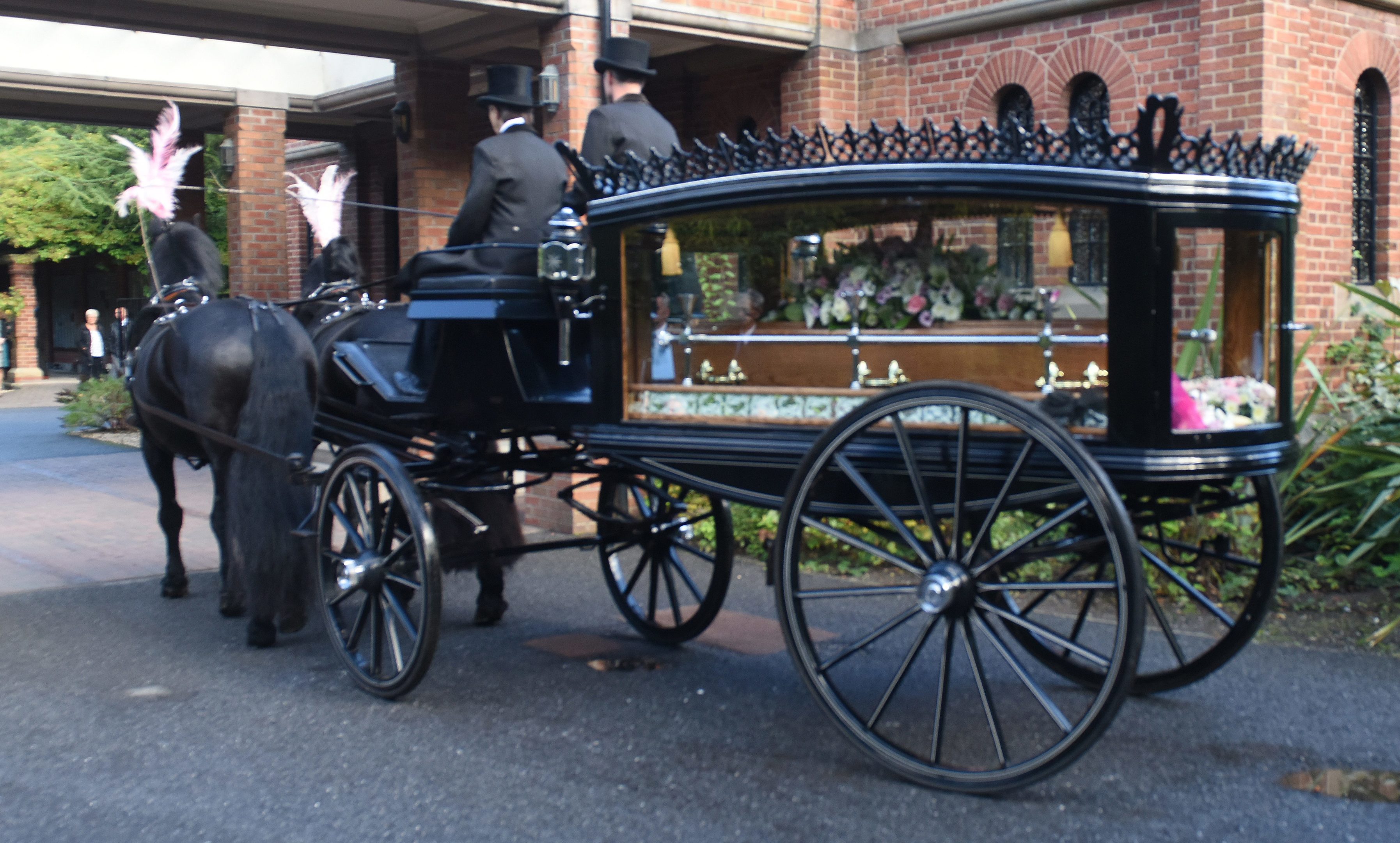 The horse-drawn hearse arrives at Dundee Crematorium.