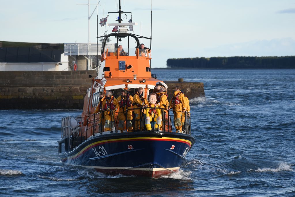 KCes_Lifesaver_Oor_Wullie_BroughtyFerry_04_300916