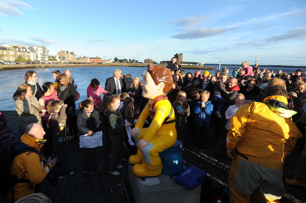 KCes_Lifesaver_Oor_Wullie_BroughtyFerry_11_300916