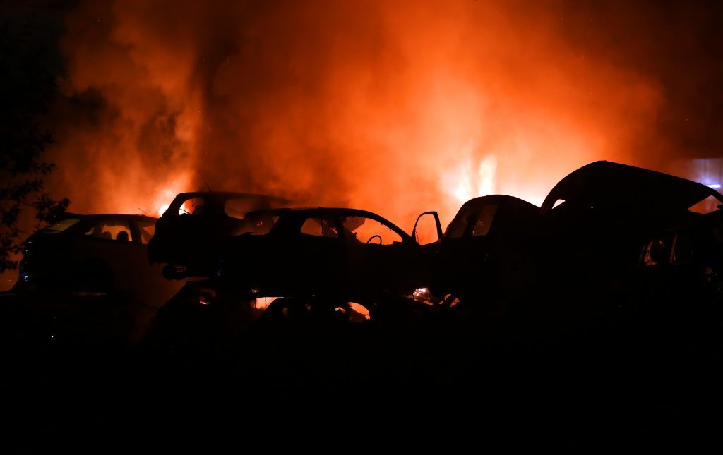 Courier News - Kirsty McIntosh Story. Picture shows; Scrap yard fire at Baldovie auto breakers, Monday, 19 September 2016.