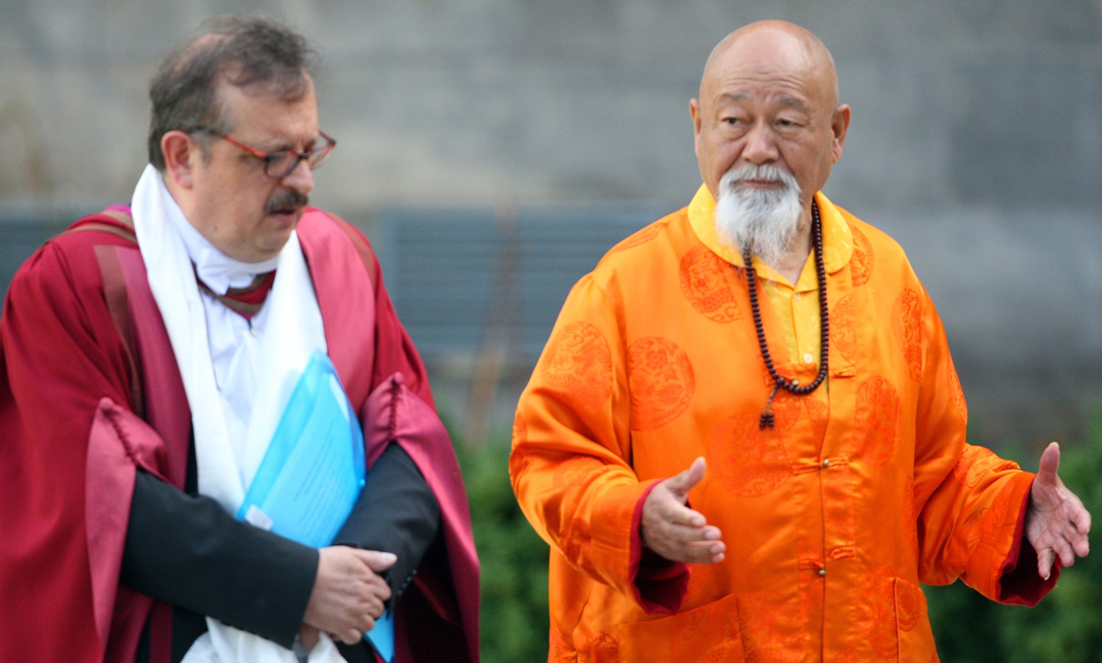 Professor of Divinity Mario Aguilar talking to Abbot Lama Yeshe Rinpoche in St Salvator's Quadrangle.