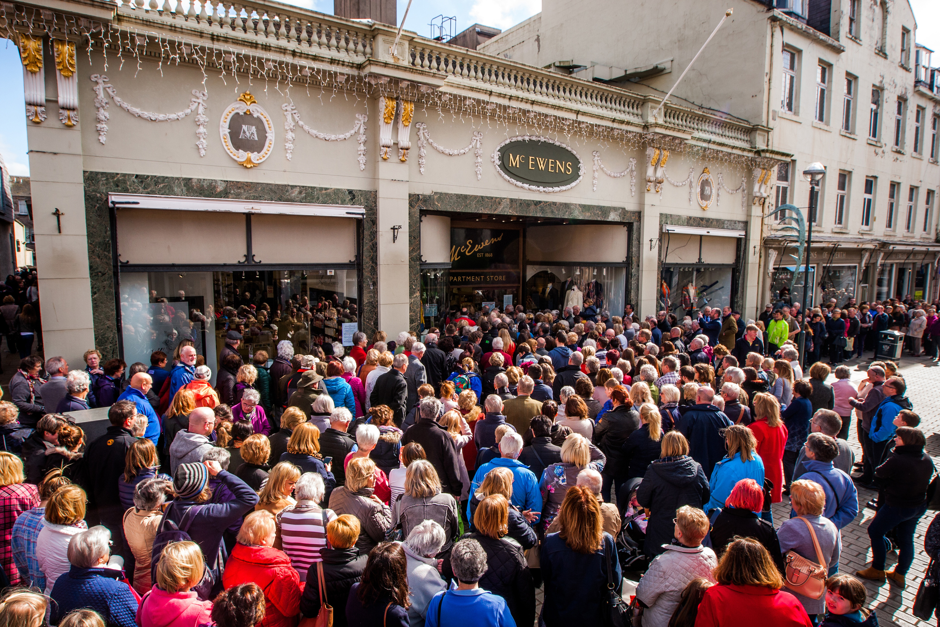 Crowds gather for McEwens' closing down sale in 2016.