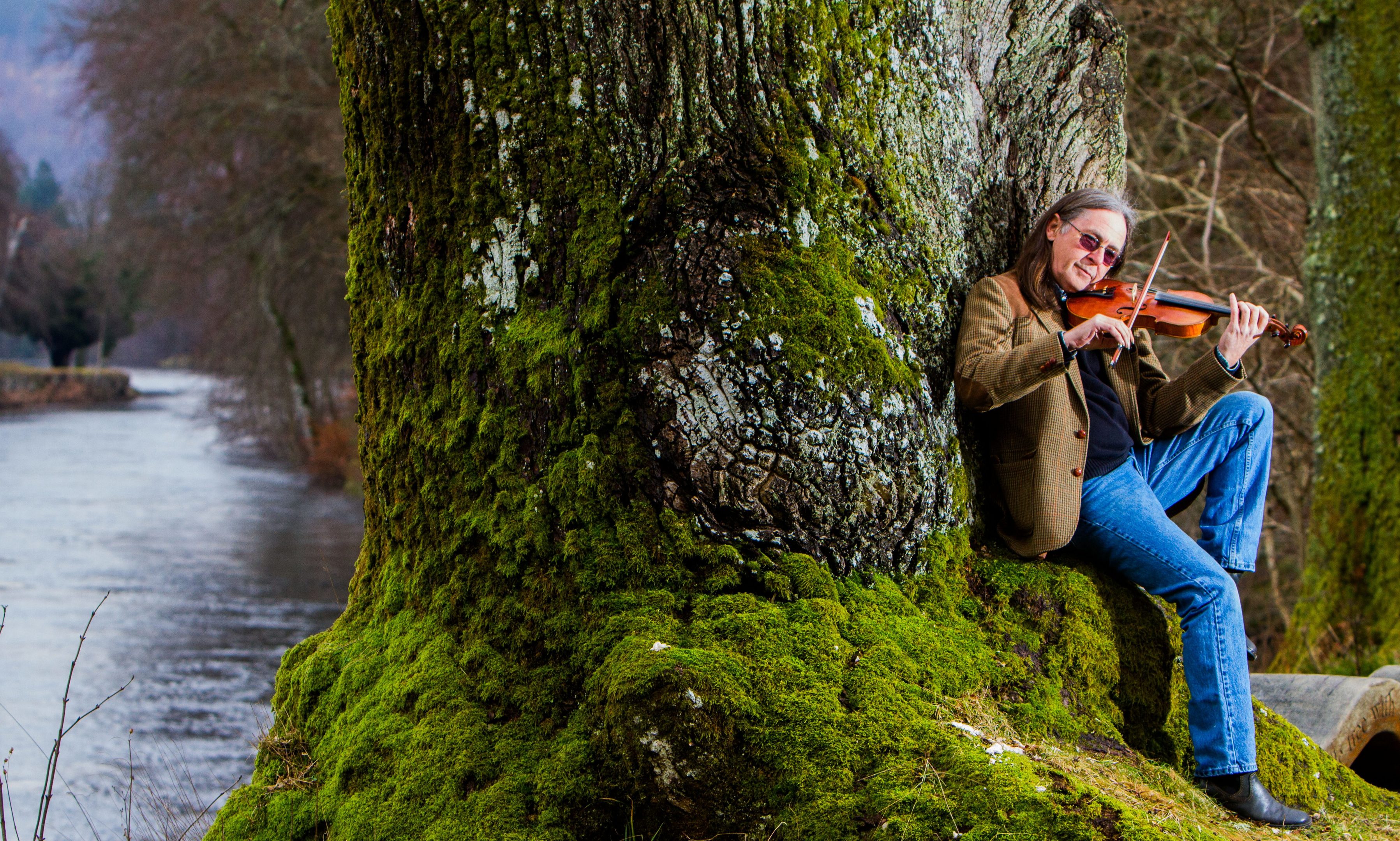 Dougie MacLean at the Niel Gow Oak in Dunkeld.