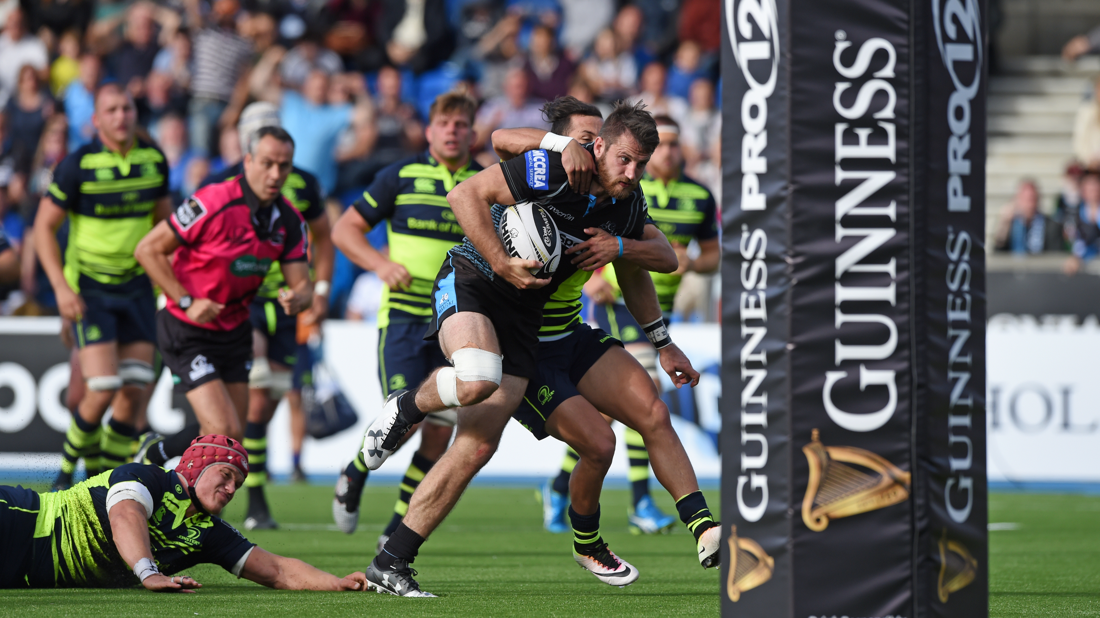 Tommy Seymour goes in for his fourth try against Leinster.