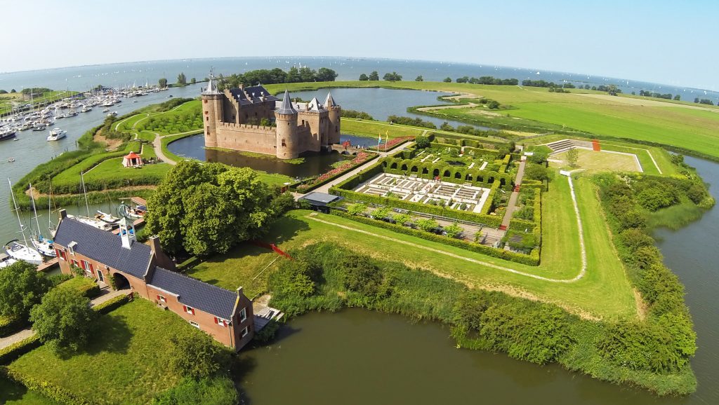 Aerial view of the castle with the River Vecht and Ijmeer to the north.