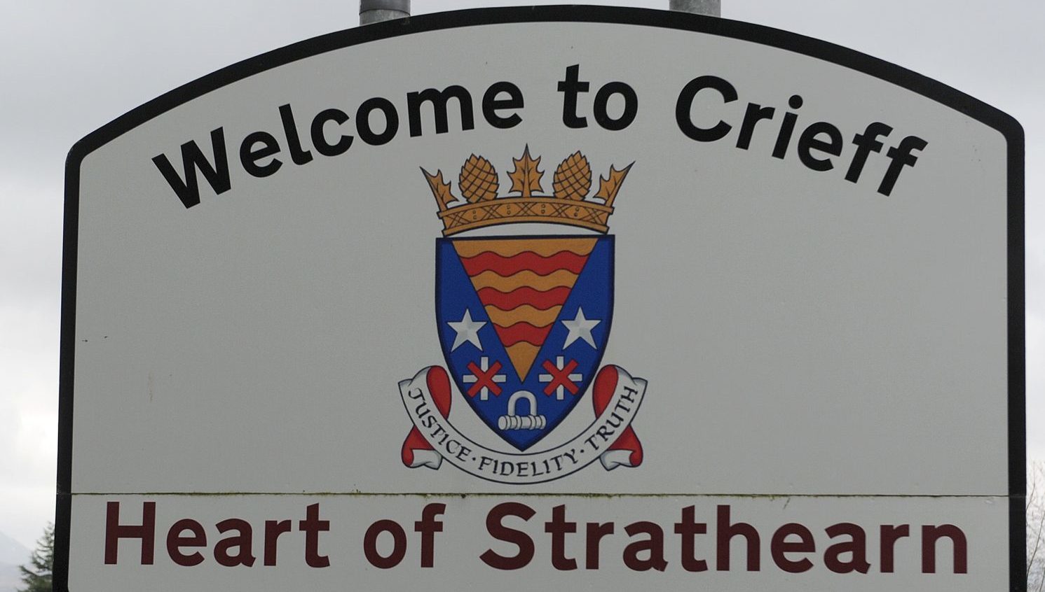 A road sign at an entrance to Crieff.