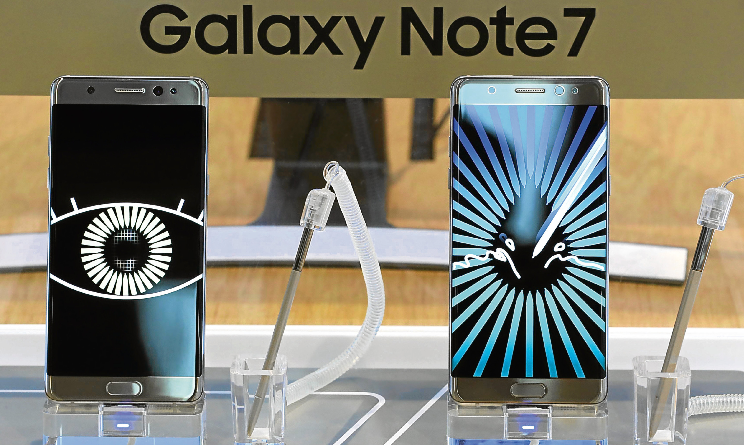 Samsung Electronics Galaxy Note 7 smartphones are displayed at its shop.