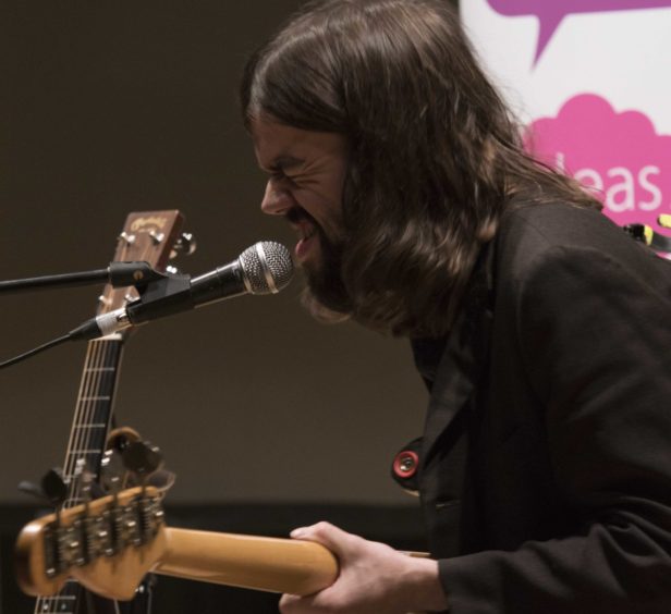 Andrew Wasylyk (also of Idlewild and Dundee's own Hazey Janes) performing