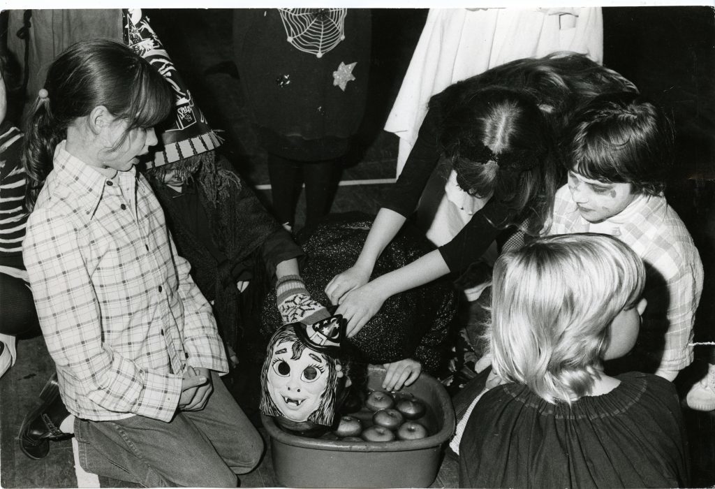 Dooking for apples at the 43rd Fairmuir Brownies spooky fun Halloween party held at the Fairmuir Church Hall on October 31, 1982,
